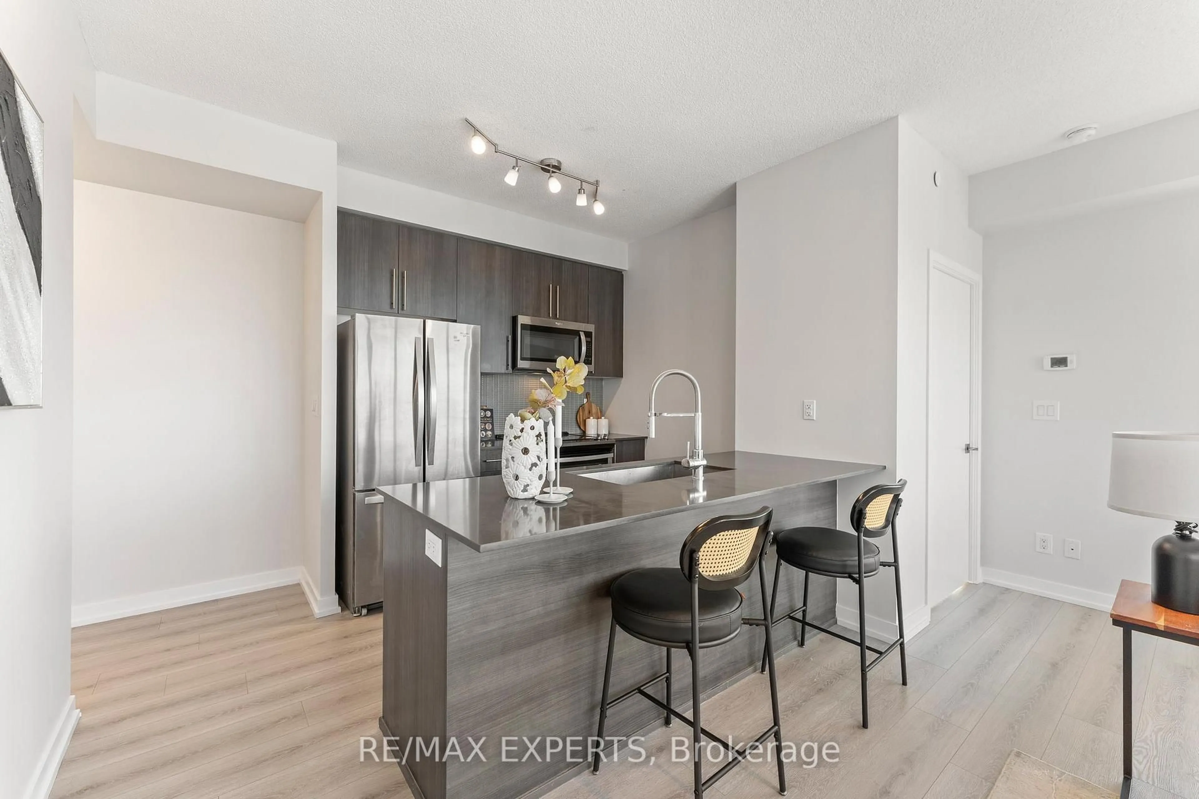 Open concept kitchen, wood/laminate floor for 4011 Brickstone Mews #4502, Mississauga Ontario L5B 0G3