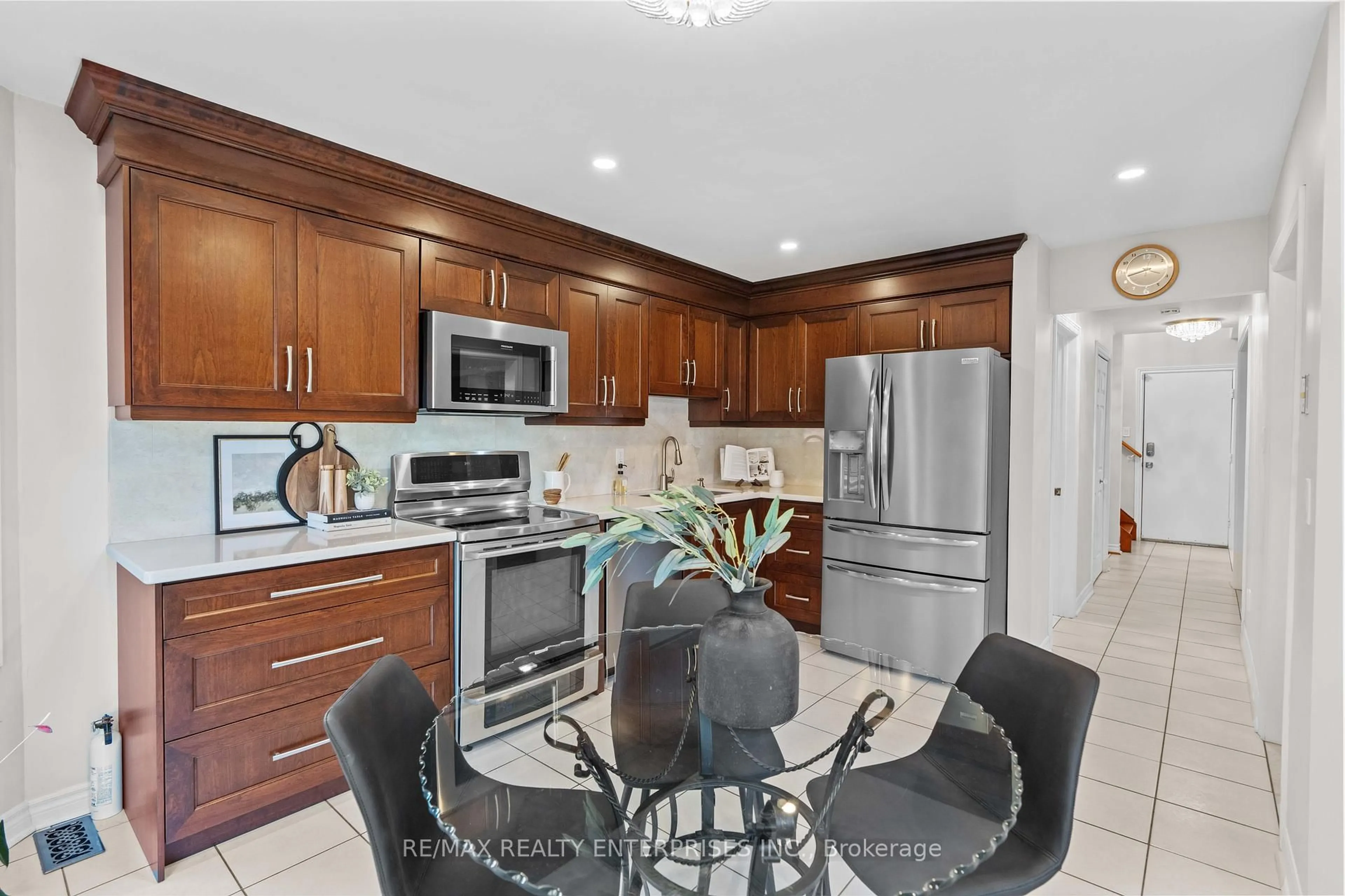 Open concept kitchen, ceramic/tile floor for 129 Valonia Dr, Brampton Ontario L6V 4J8