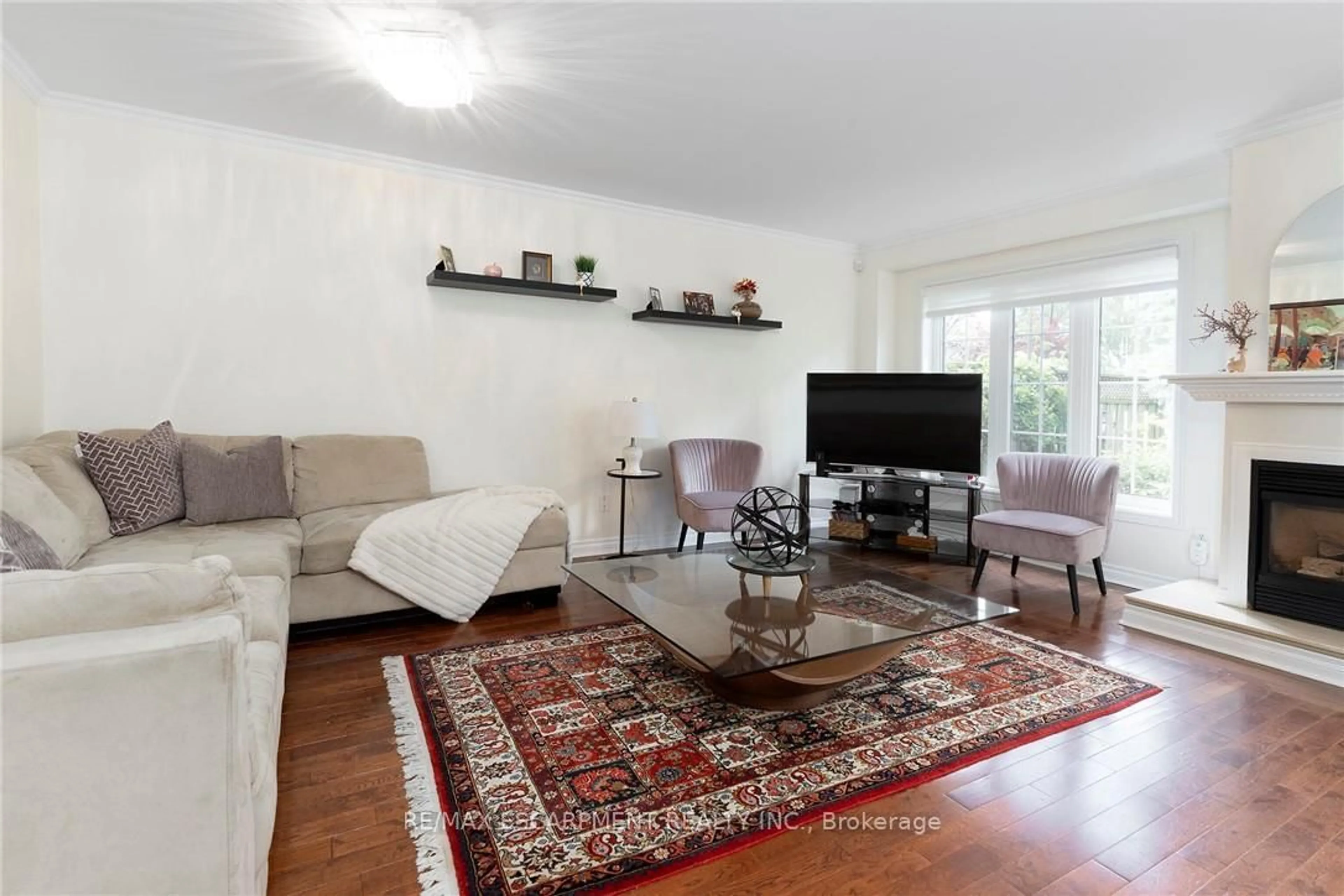 Living room with furniture, unknown for 3333 New St #74, Burlington Ontario L7N 1N1