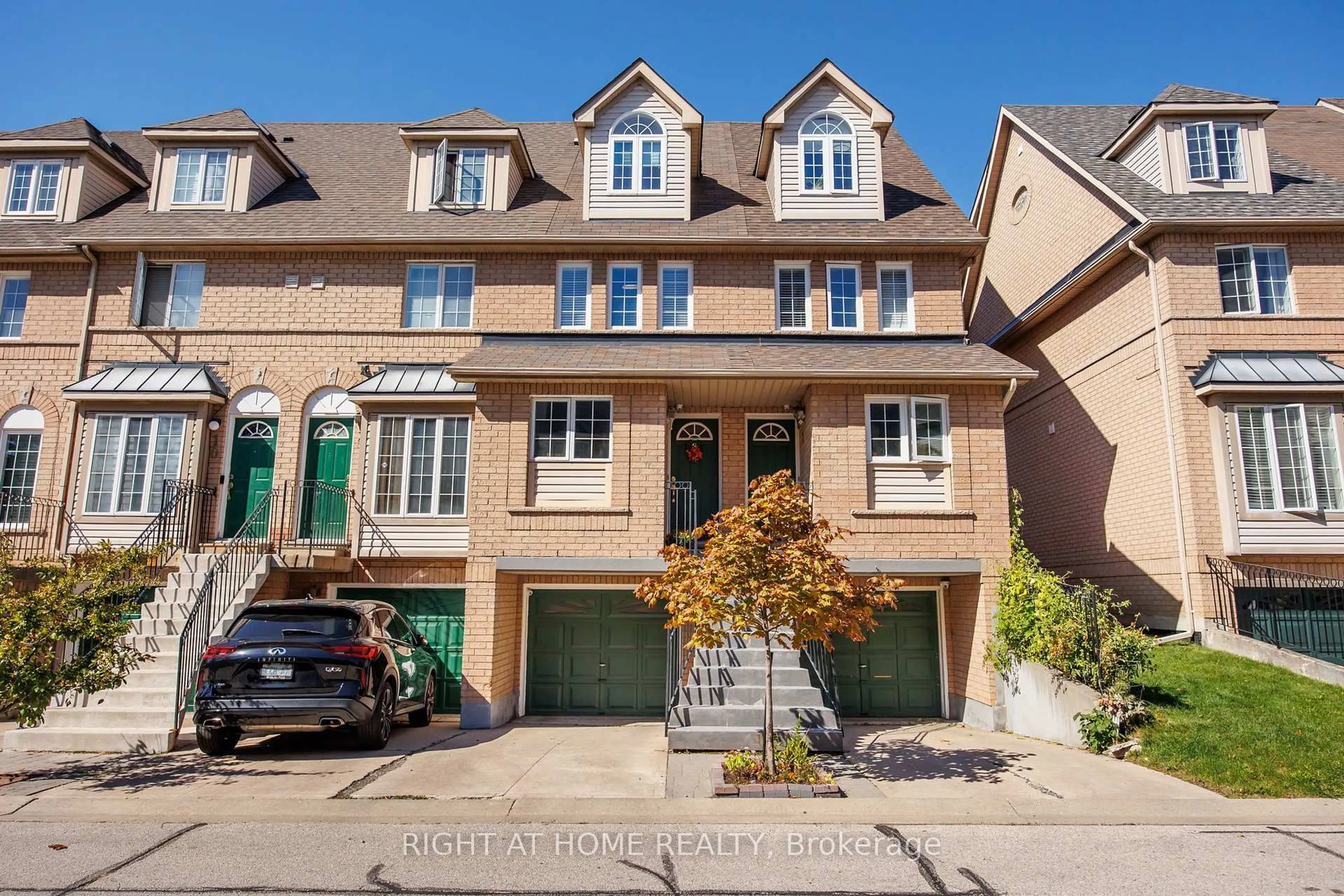 Home with brick exterior material, street for 75 Strathaven Dr #8, Mississauga Ontario L5R 3W1
