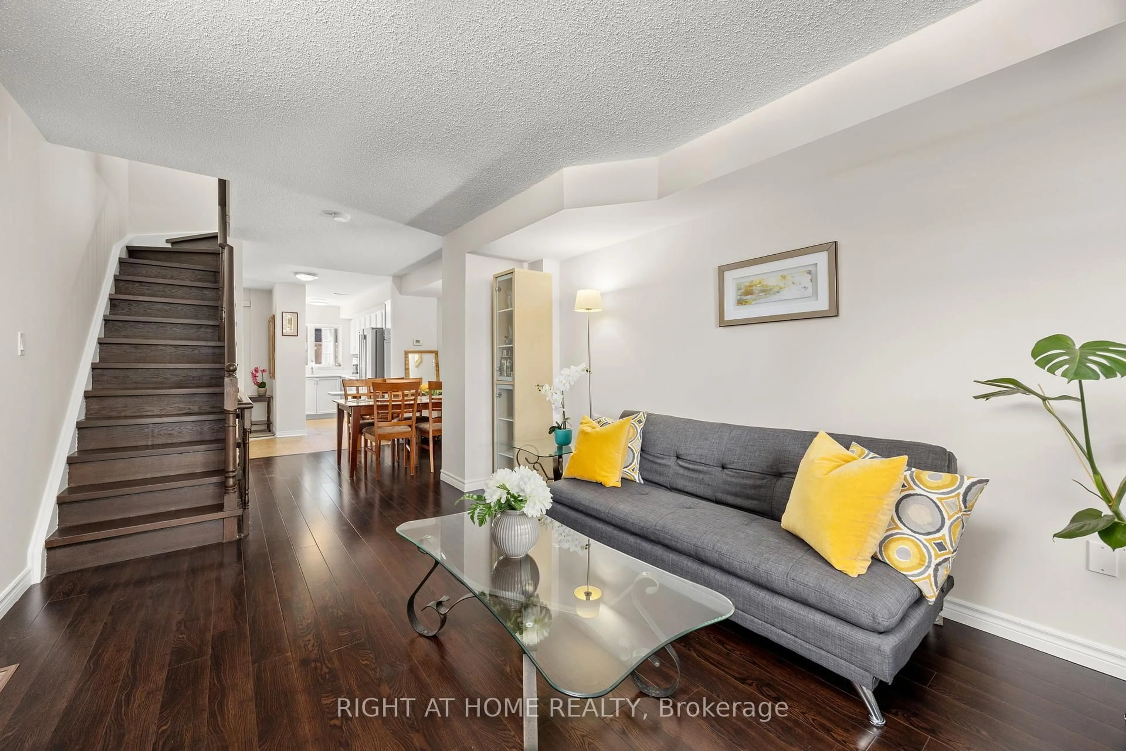 Living room with furniture, unknown for 75 Strathaven Dr #8, Mississauga Ontario L5R 3W1