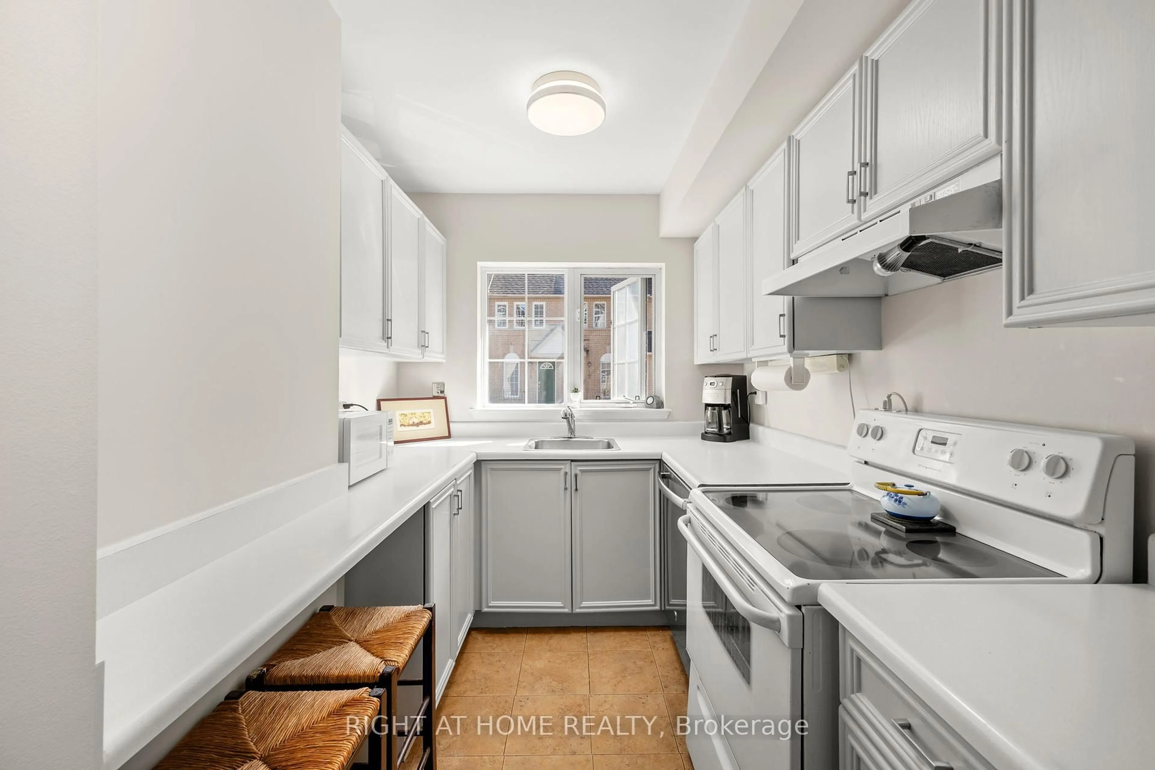 Standard kitchen, unknown for 75 Strathaven Dr #8, Mississauga Ontario L5R 3W1