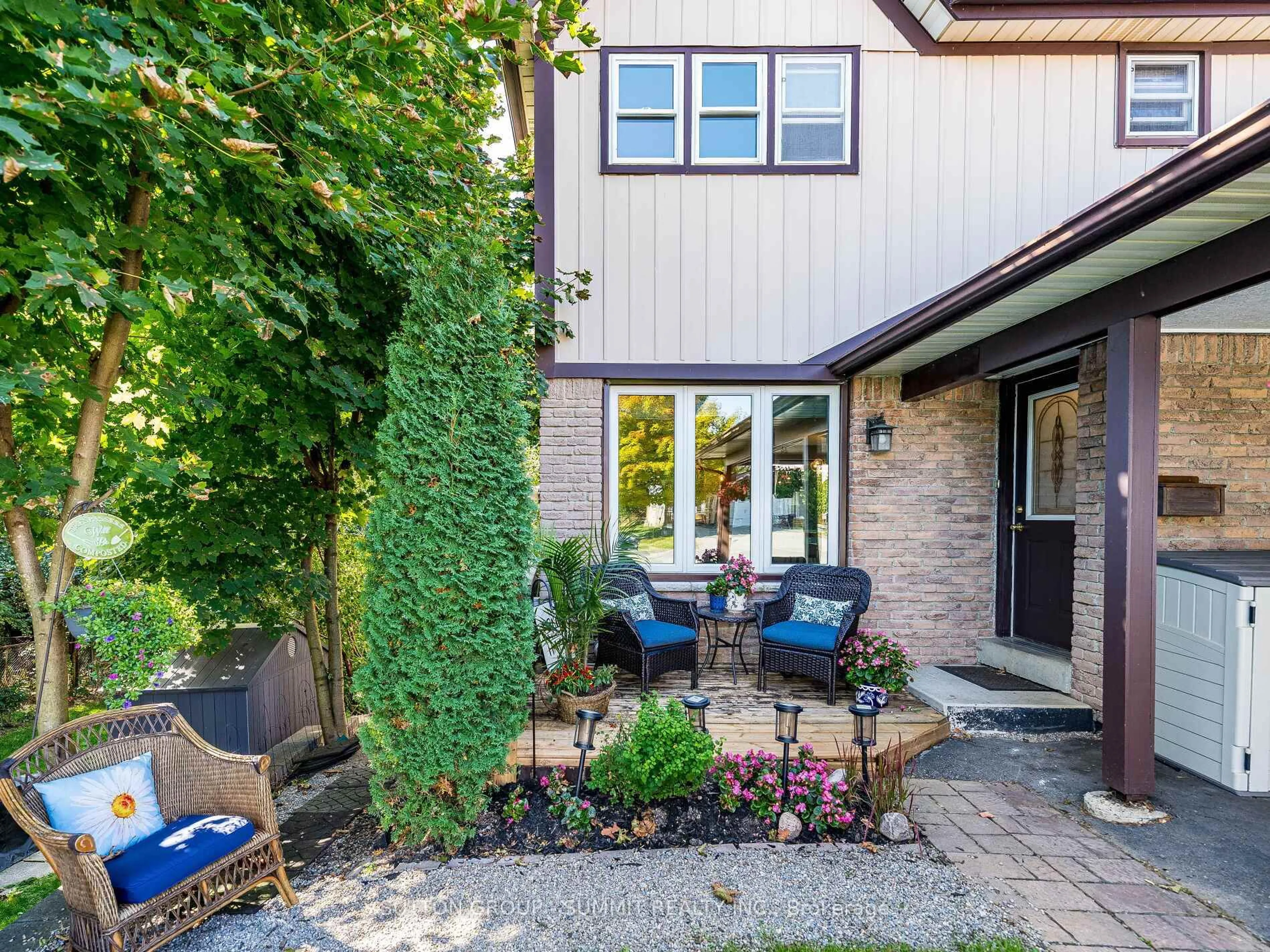 Patio, street for 12 Pontiac Crt, Brampton Ontario L6Z 1C1
