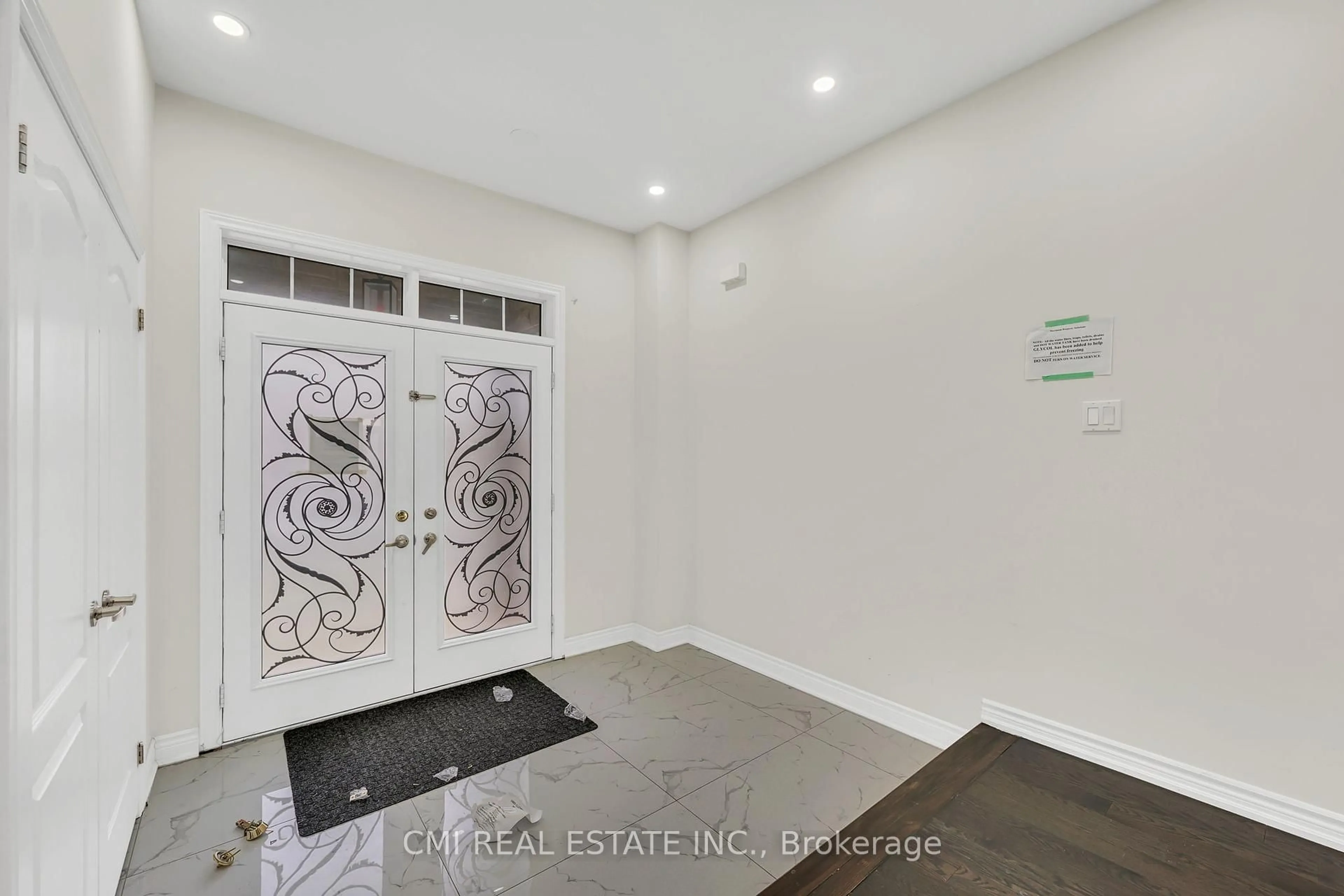 Indoor entryway for 22 Wainwright Dr, Brampton Ontario L7A 4Y5