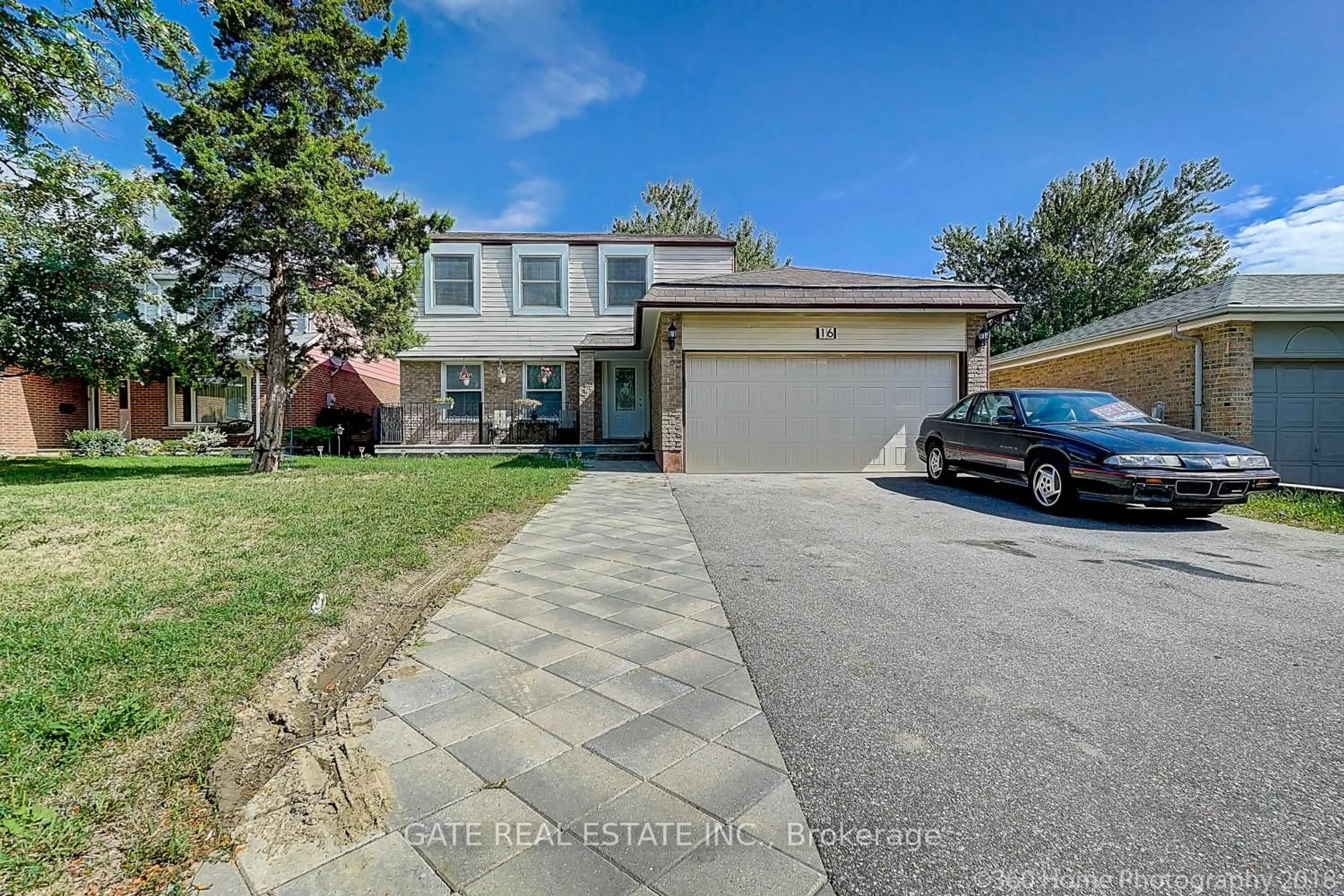A pic from outside/outdoor area/front of a property/back of a property/a pic from drone, street for 16 Massey St, Brampton Ontario L6S 2W1