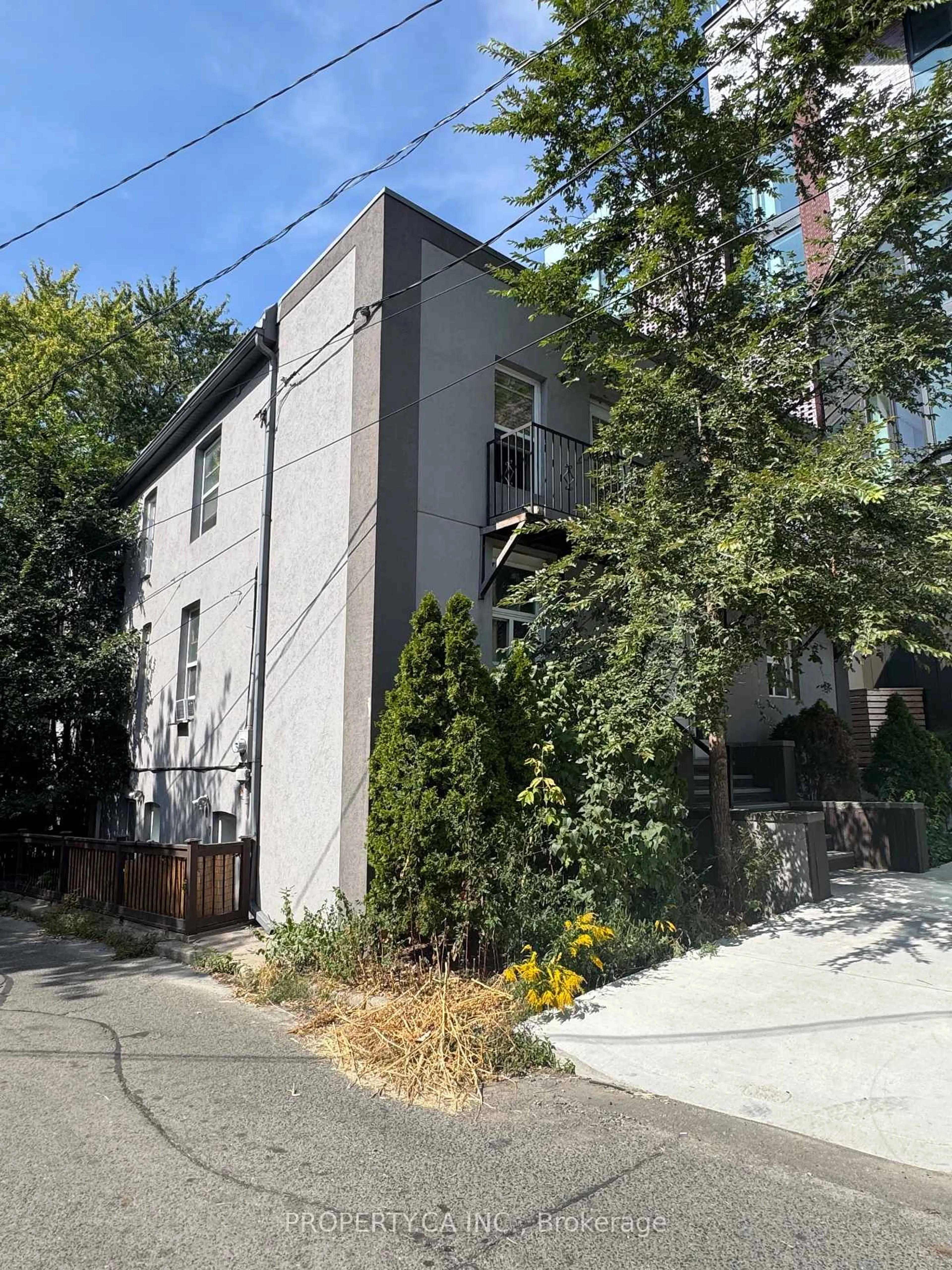 Unknown for 22 Brad St, Toronto Ontario M6P 1N1