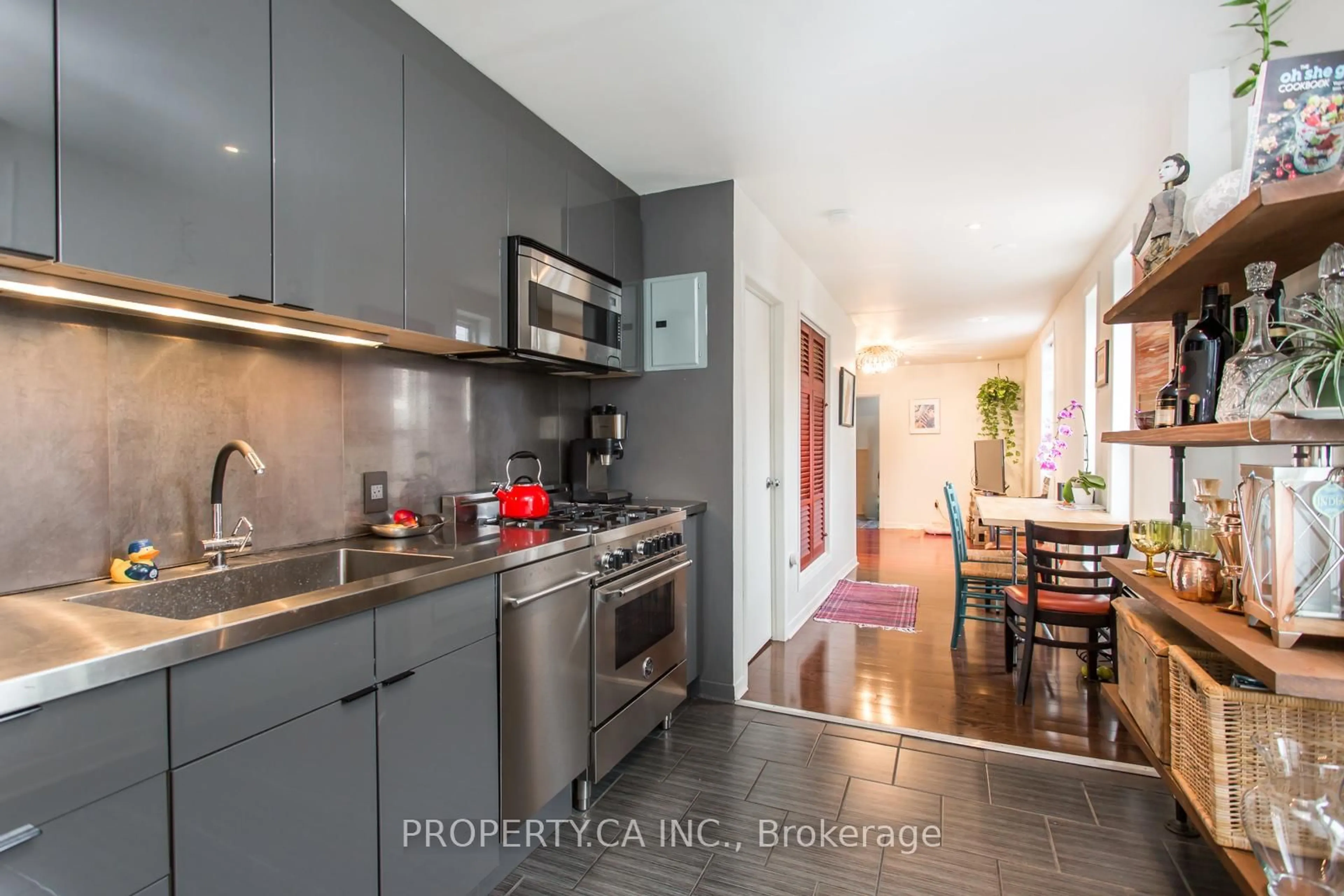 Open concept kitchen, ceramic/tile floor for 22 Brad St, Toronto Ontario M6P 1N1