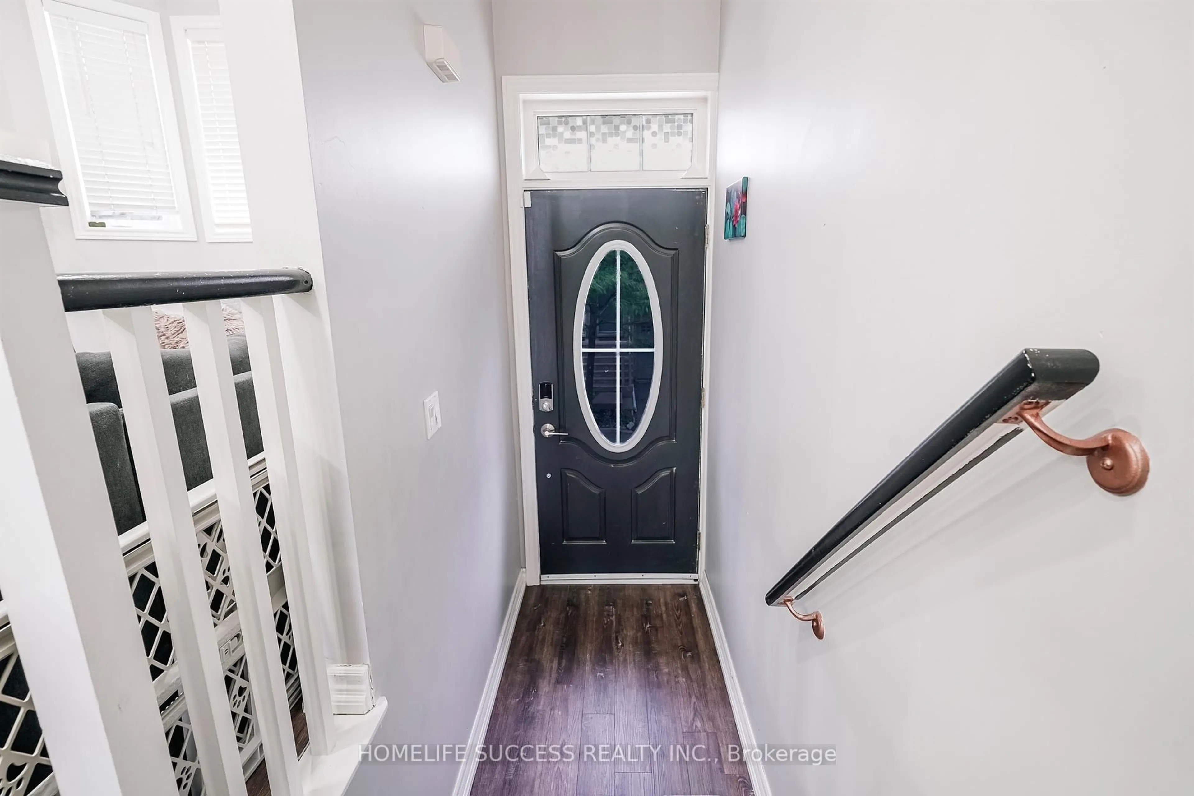 Indoor entryway for 16 Piggott Mews, Toronto Ontario M9N 0A4
