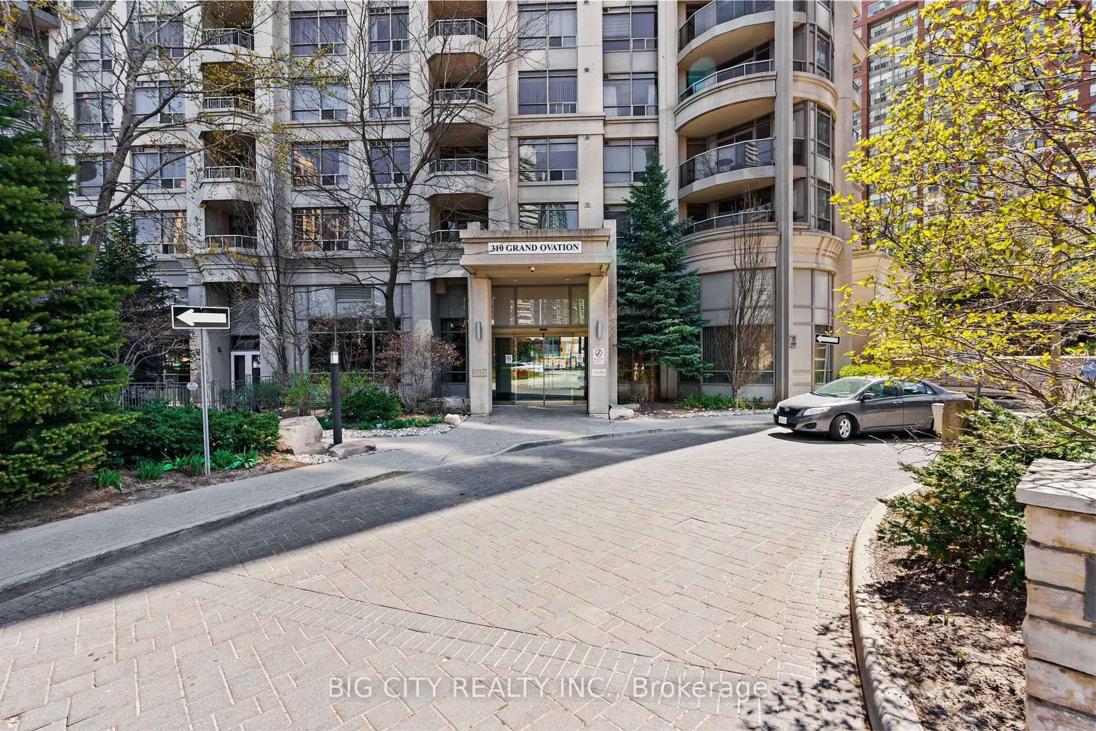 Indoor foyer for 310 Burnhamthorpe Rd #2701, Mississauga Ontario L5B 4P9