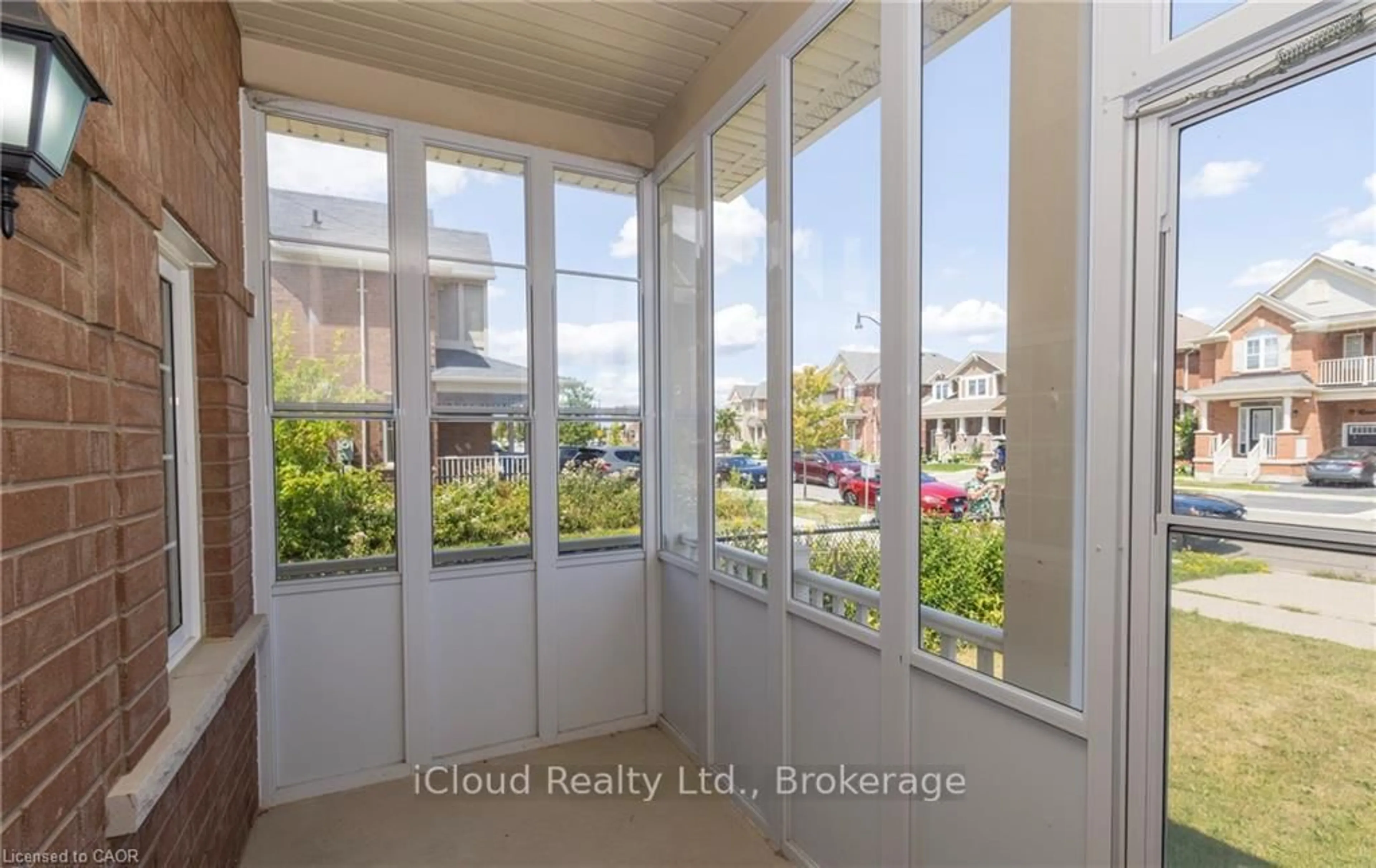 Indoor entryway for 4 Robert Parkinson Dr, Brampton Ontario L7A 0Y3