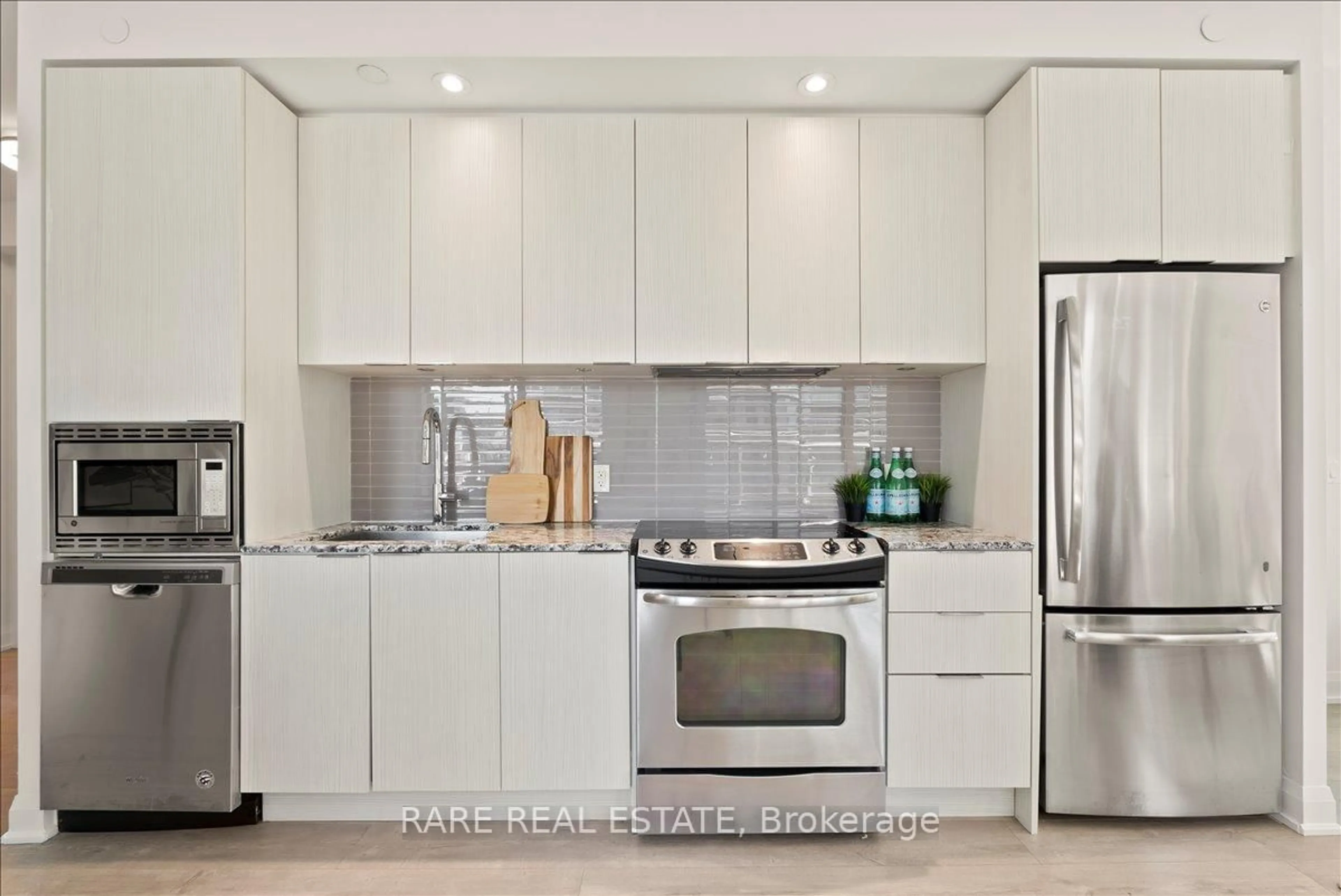 Contemporary kitchen, unknown for 110 Marine Parade Dr #608, Toronto Ontario M8V 0A3