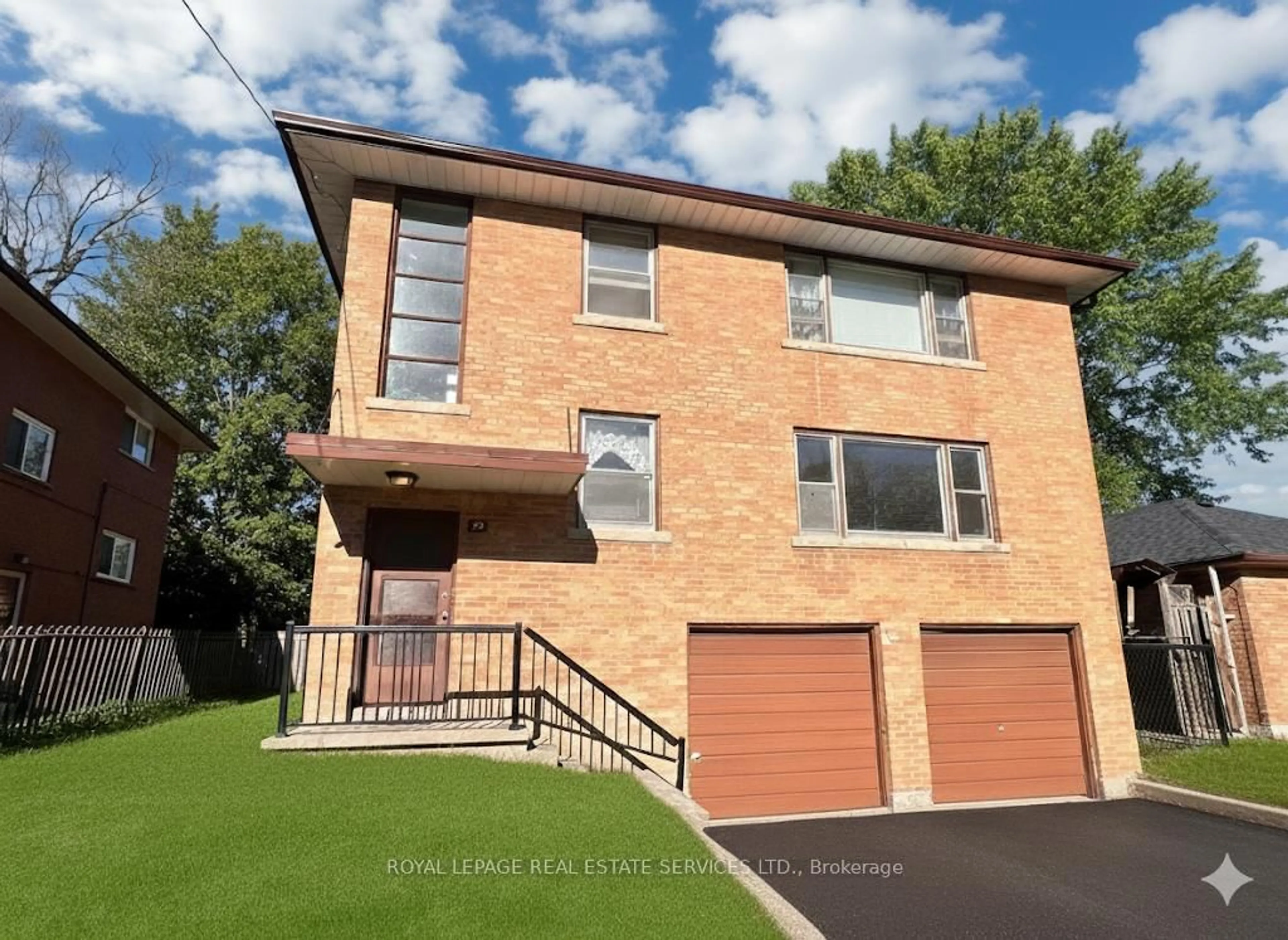Home with brick exterior material, street for 20 Park Blvd, Toronto Ontario M8W 1G7