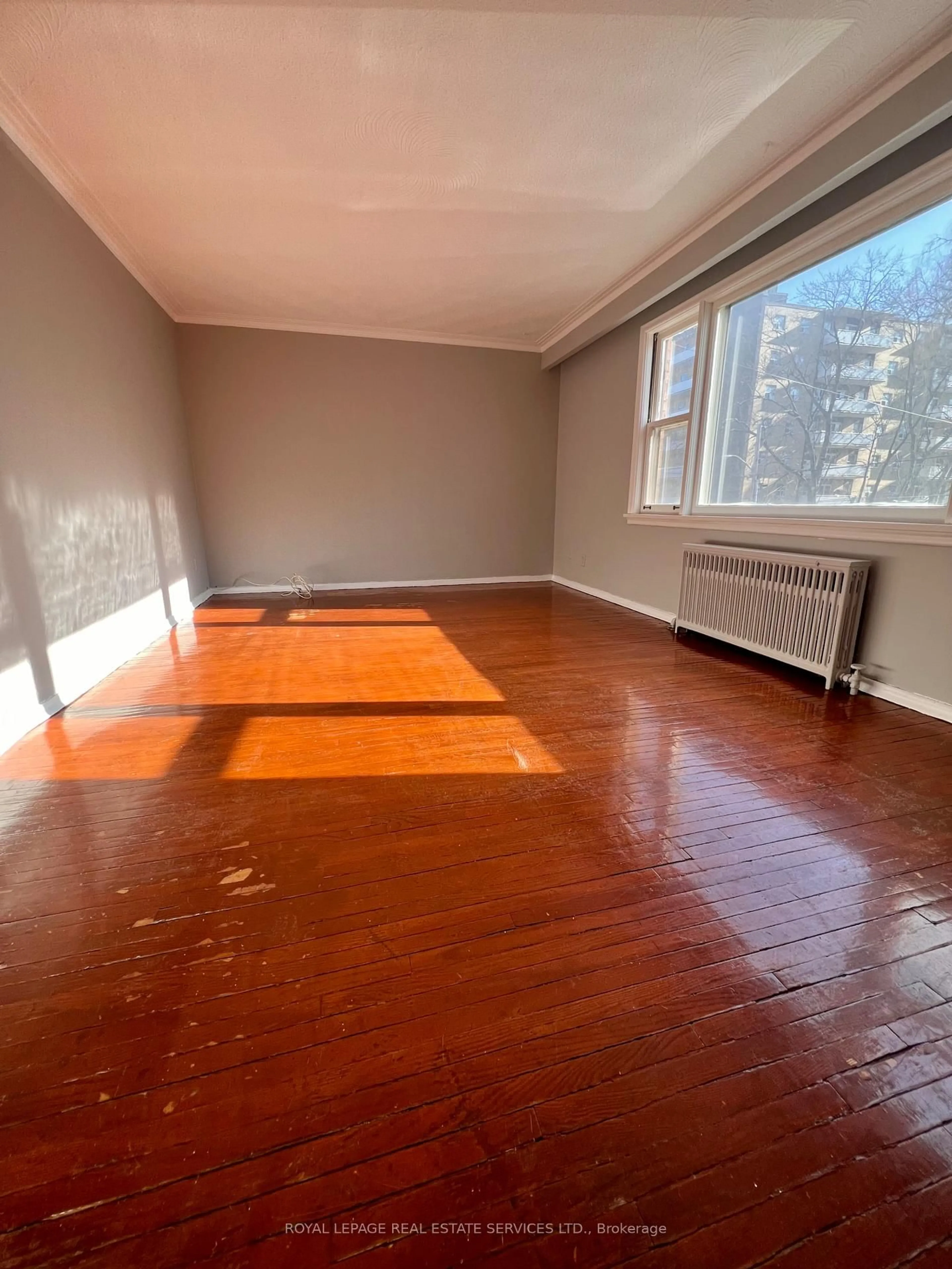 A pic of a room for 20 Park Blvd, Toronto Ontario M8W 1G7