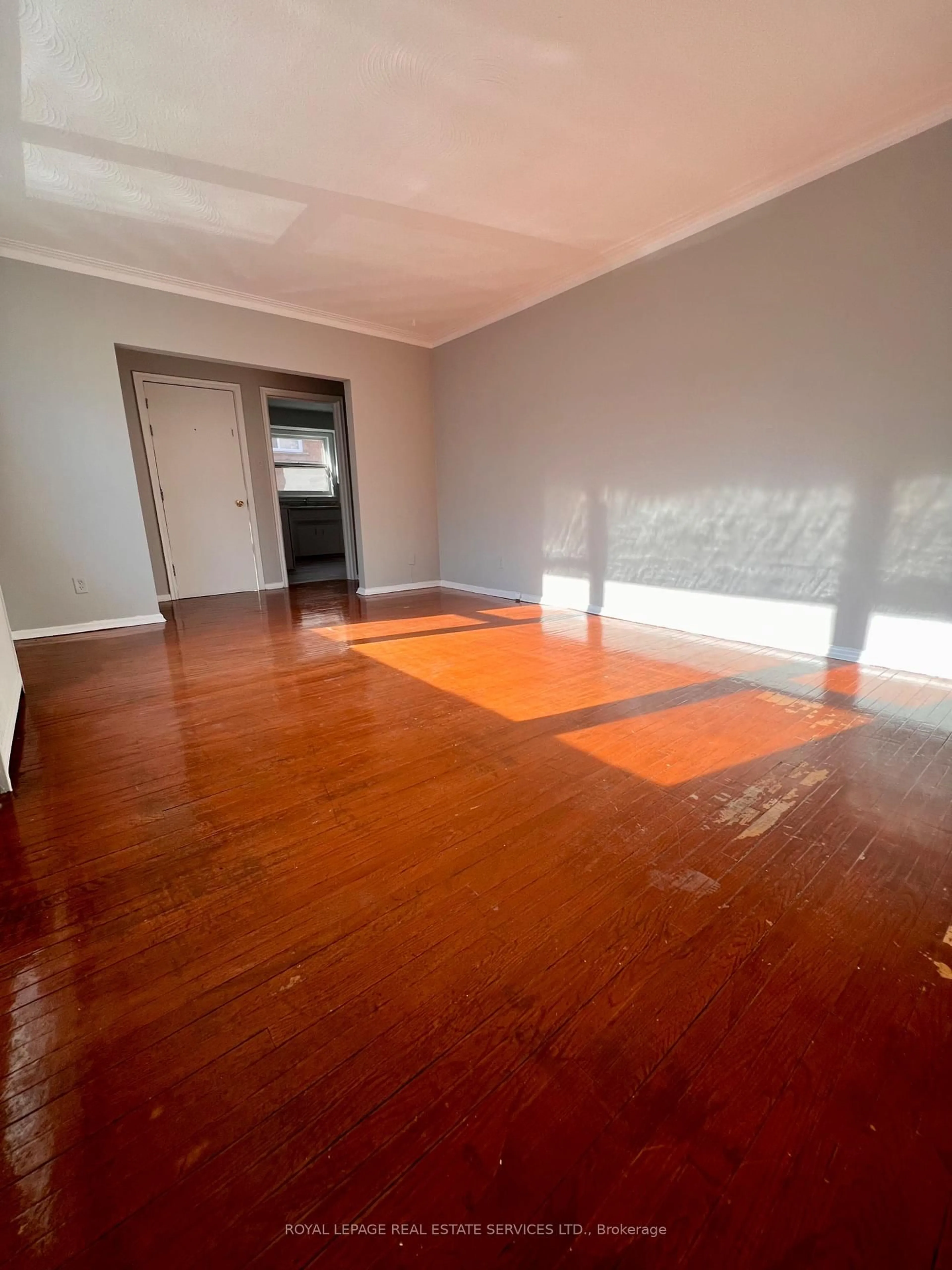 A pic of a room for 20 Park Blvd, Toronto Ontario M8W 1G7