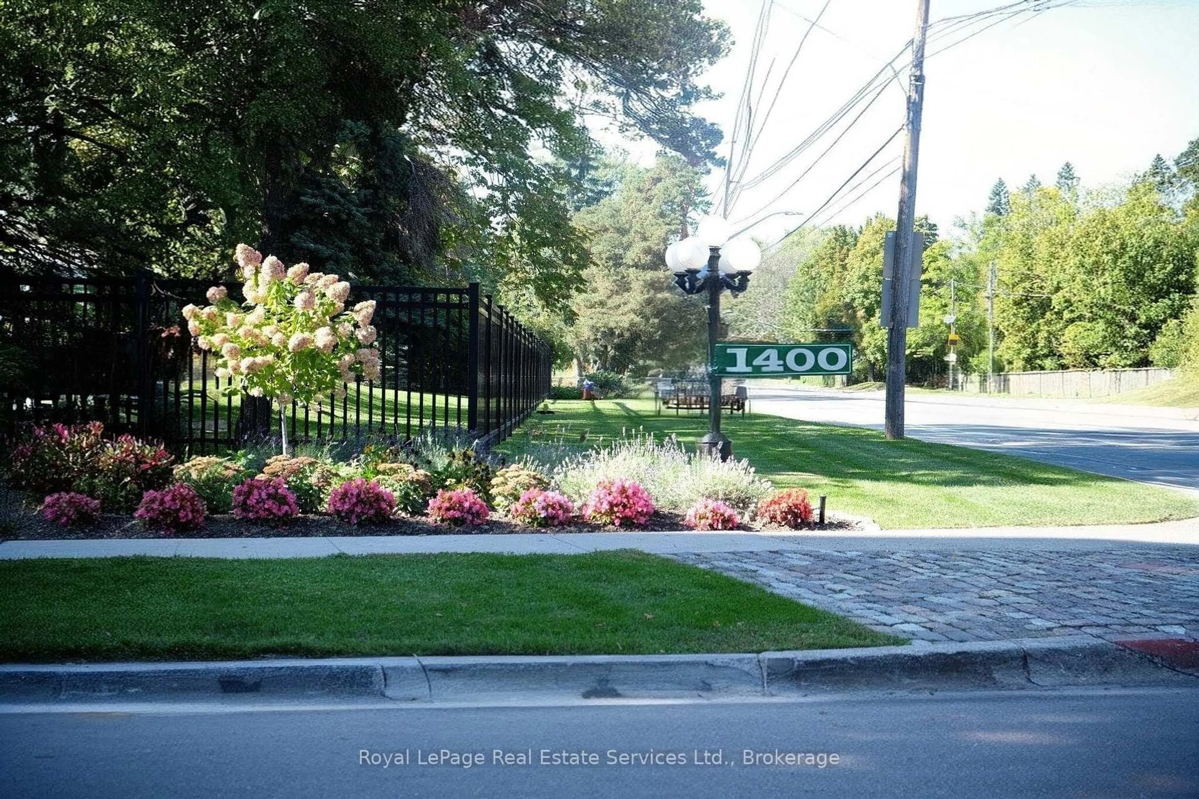 Patio, street for 1400 Dixie Rd #1214, Mississauga Ontario L5E 3E1