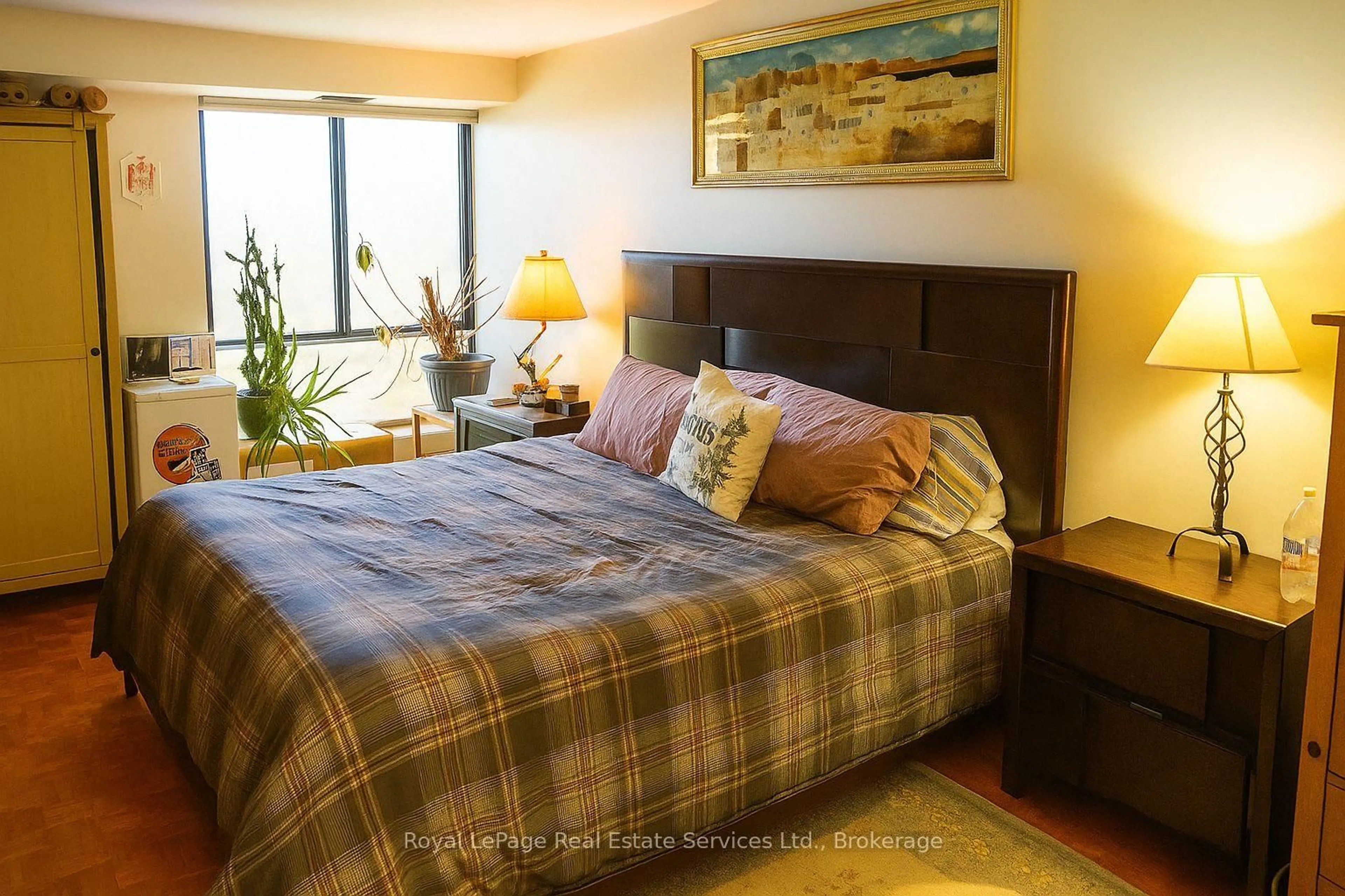 Bedroom with bed, unknown for 1400 Dixie Rd #1214, Mississauga Ontario L5E 3E1