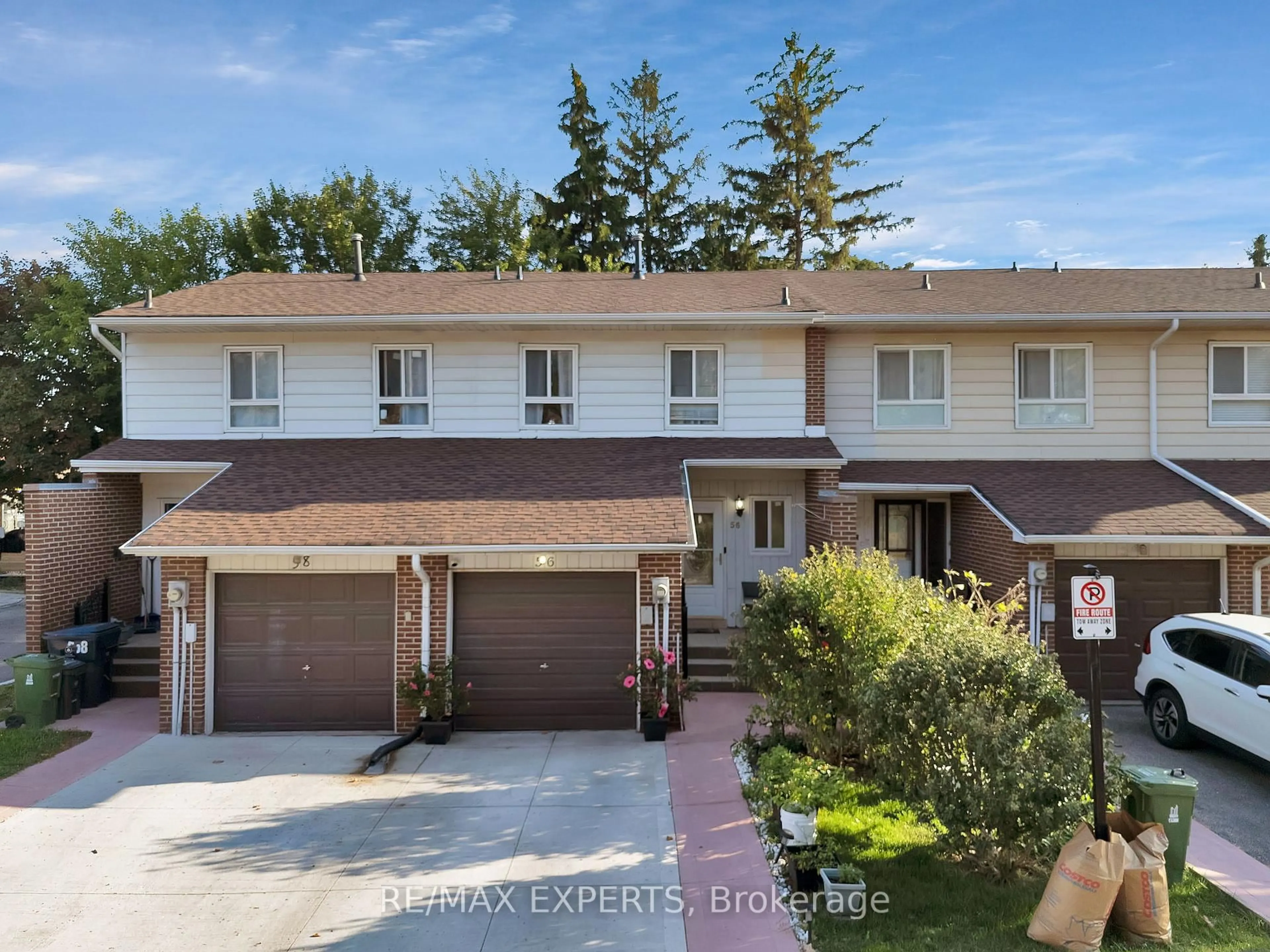 A pic from outside/outdoor area/front of a property/back of a property/a pic from drone, street for 56 San Marino Way, Toronto Ontario M3N 2Y3