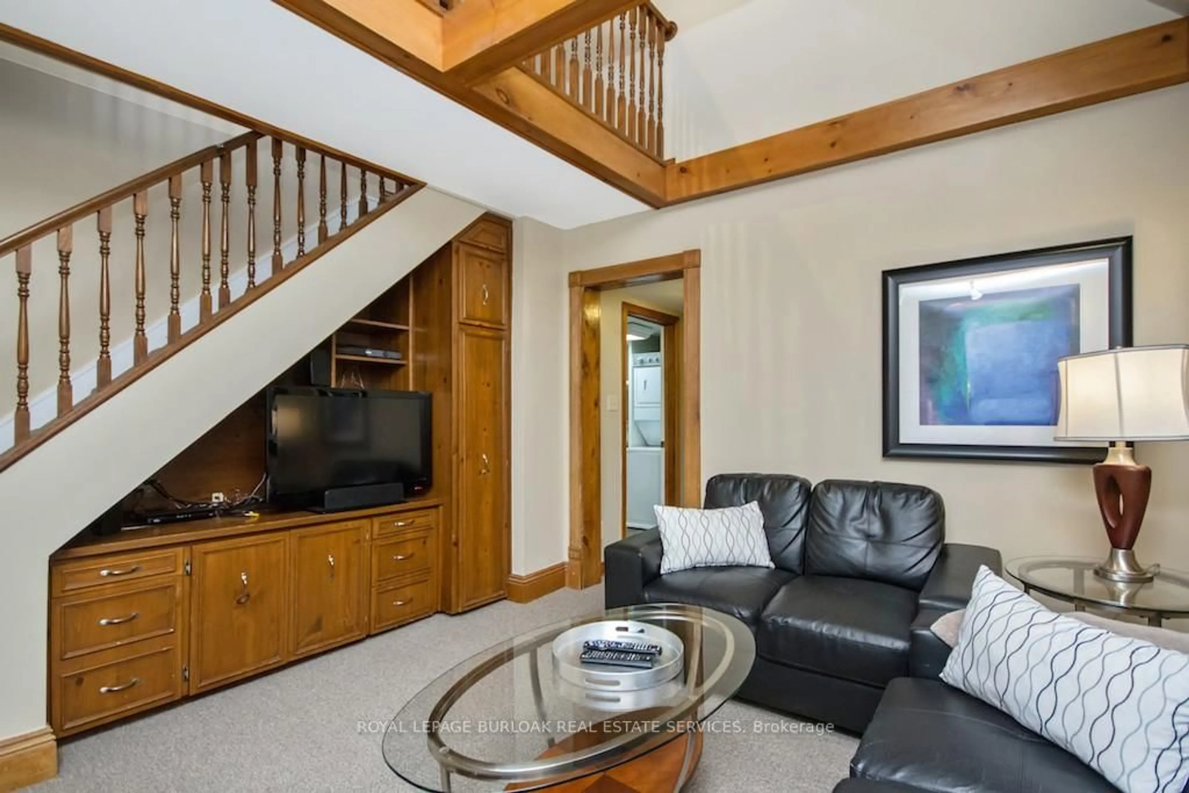 Living room with furniture, unknown for 470 Nelson Ave, Burlington Ontario L7S 1N5