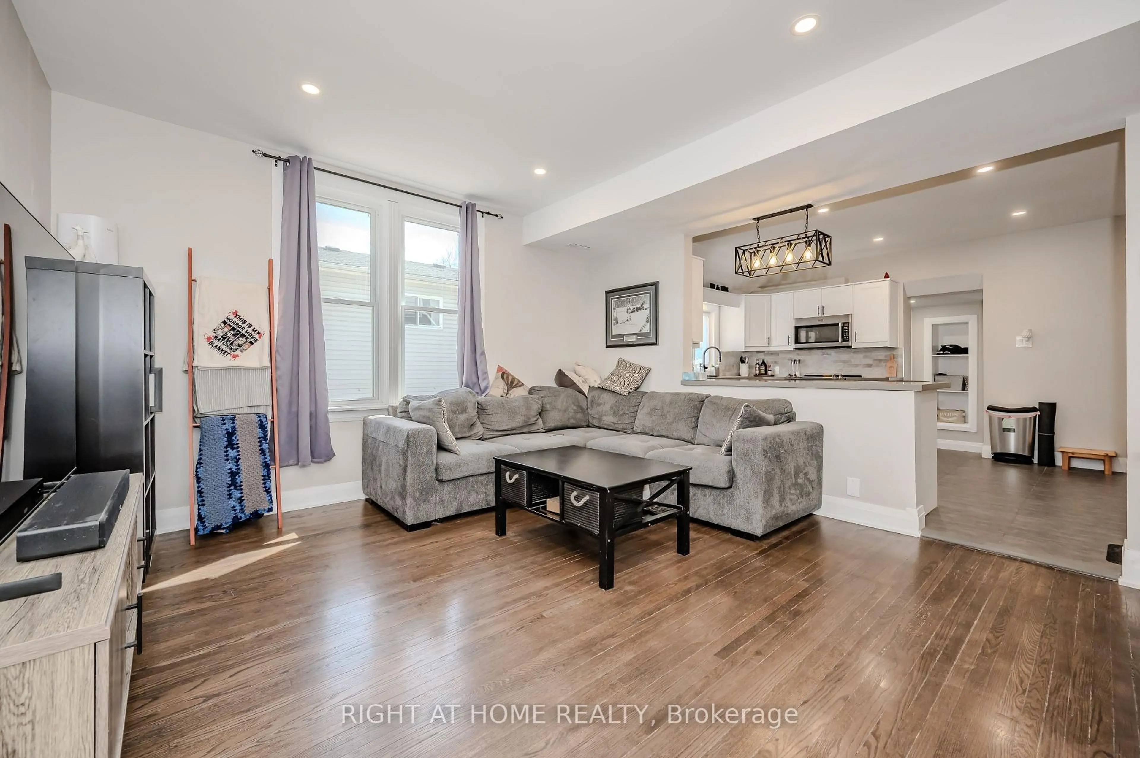 Living room with furniture, wood/laminate floor for 126 Poplar Ave, Halton Hills Ontario L7J 2E2