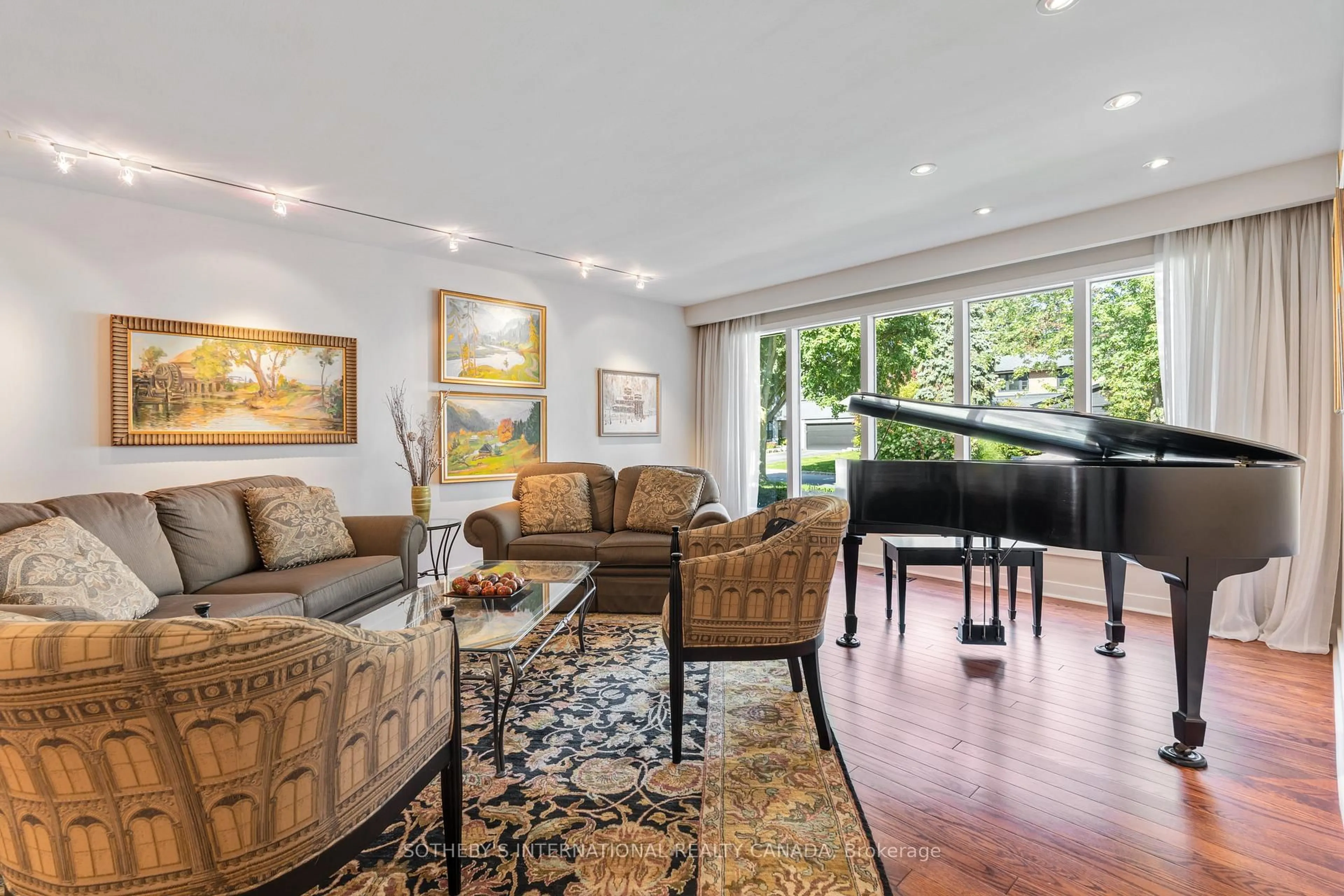 Living room with furniture, unknown for 6 Courtsfield Cres, Toronto Ontario M9A 4S9