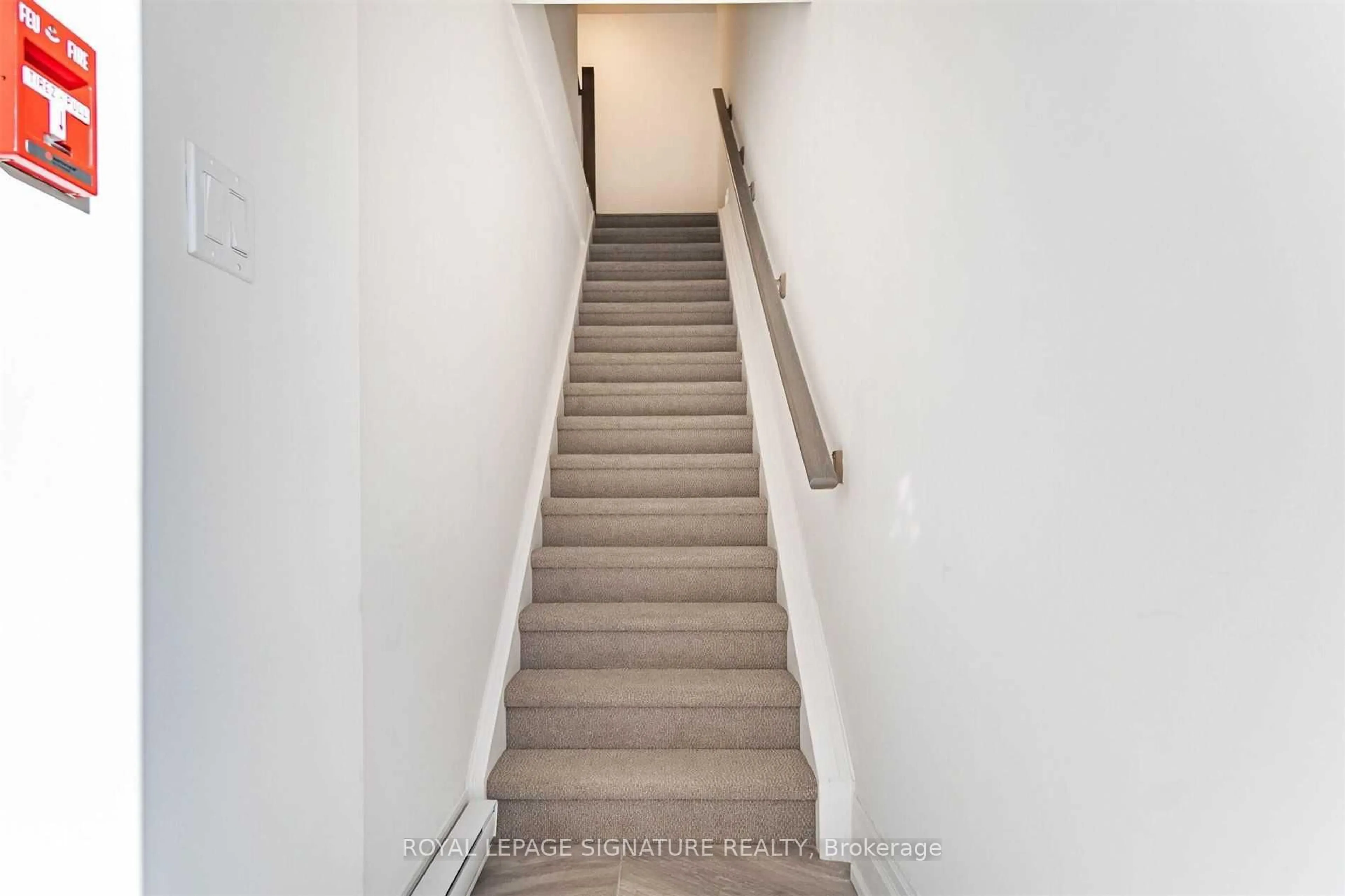 Stairs for 760 Lakeshore Rd #202, Mississauga Ontario L5E 1C7