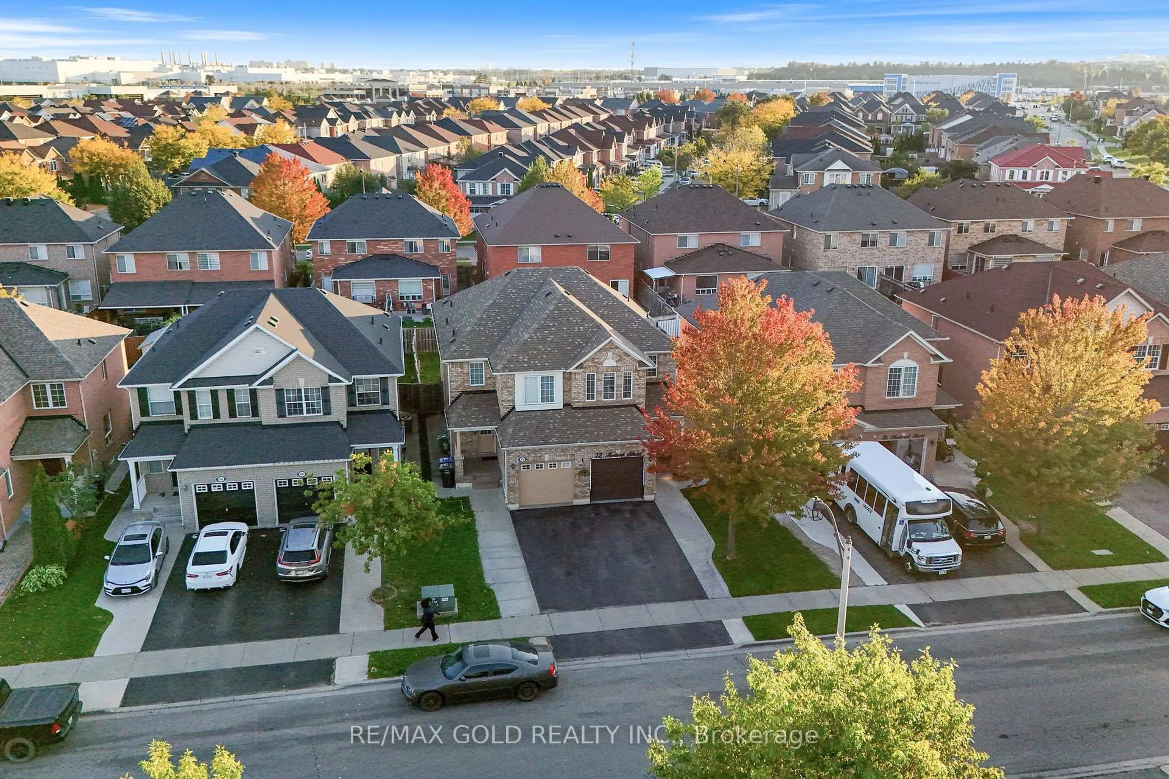A pic from outside/outdoor area/front of a property/back of a property/a pic from drone, street for 72 Herdwick St, Brampton Ontario L6S 6M1