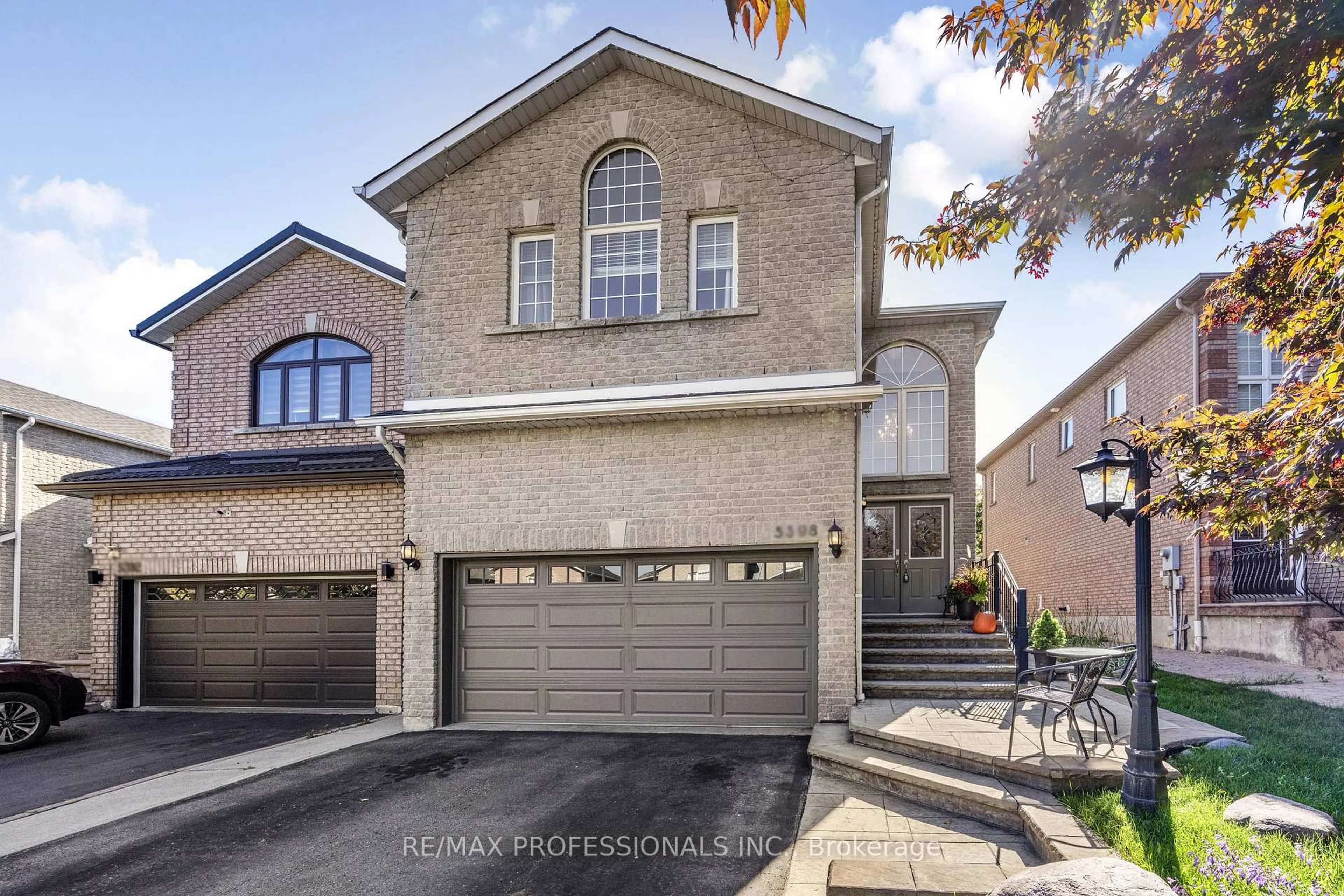 Home with brick exterior material, street for 5398 Anvil Lane, Mississauga Ontario L5R 3Y8