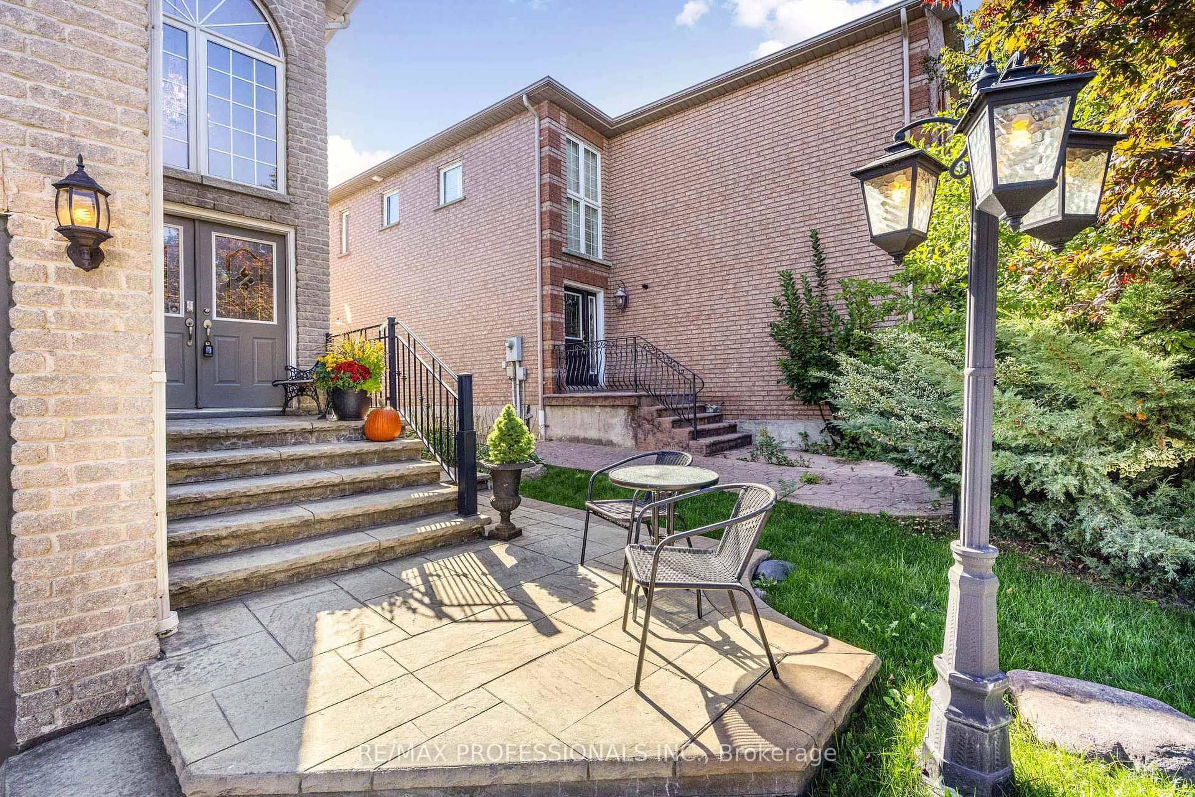 Patio, street for 5398 Anvil Lane, Mississauga Ontario L5R 3Y8