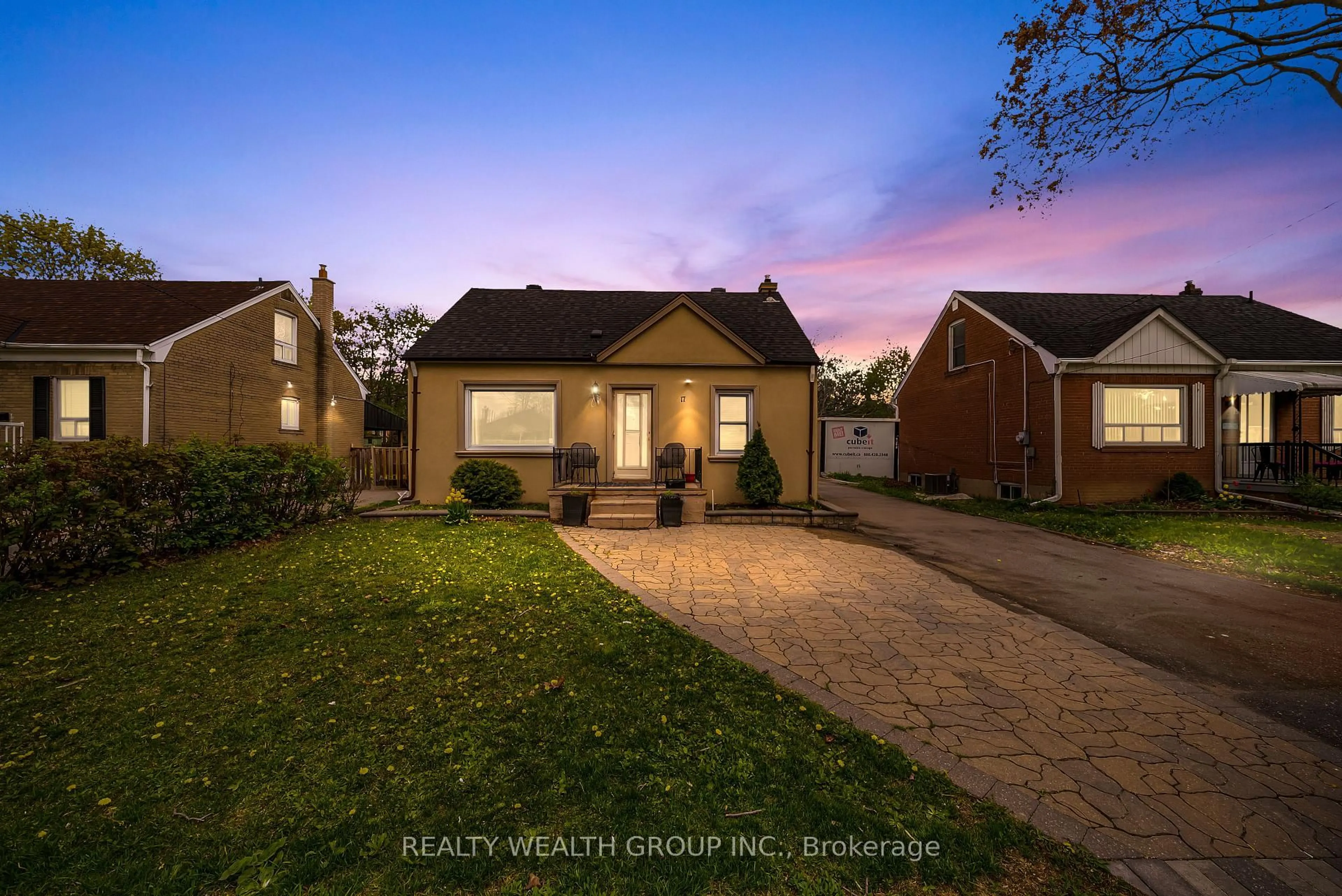 A pic from outside/outdoor area/front of a property/back of a property/a pic from drone, street for 17 Haymarket Rd, Toronto Ontario M3L 1H3