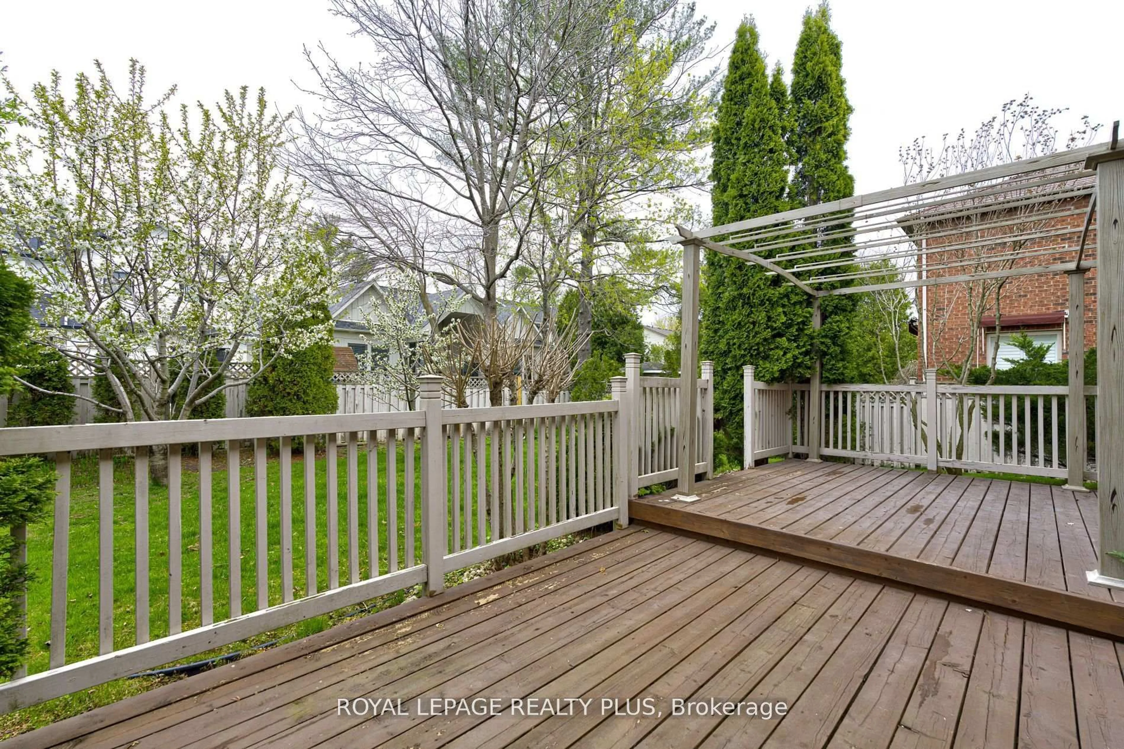Patio, street for 1231 Sable Dr, Burlington Ontario L7S 2J6