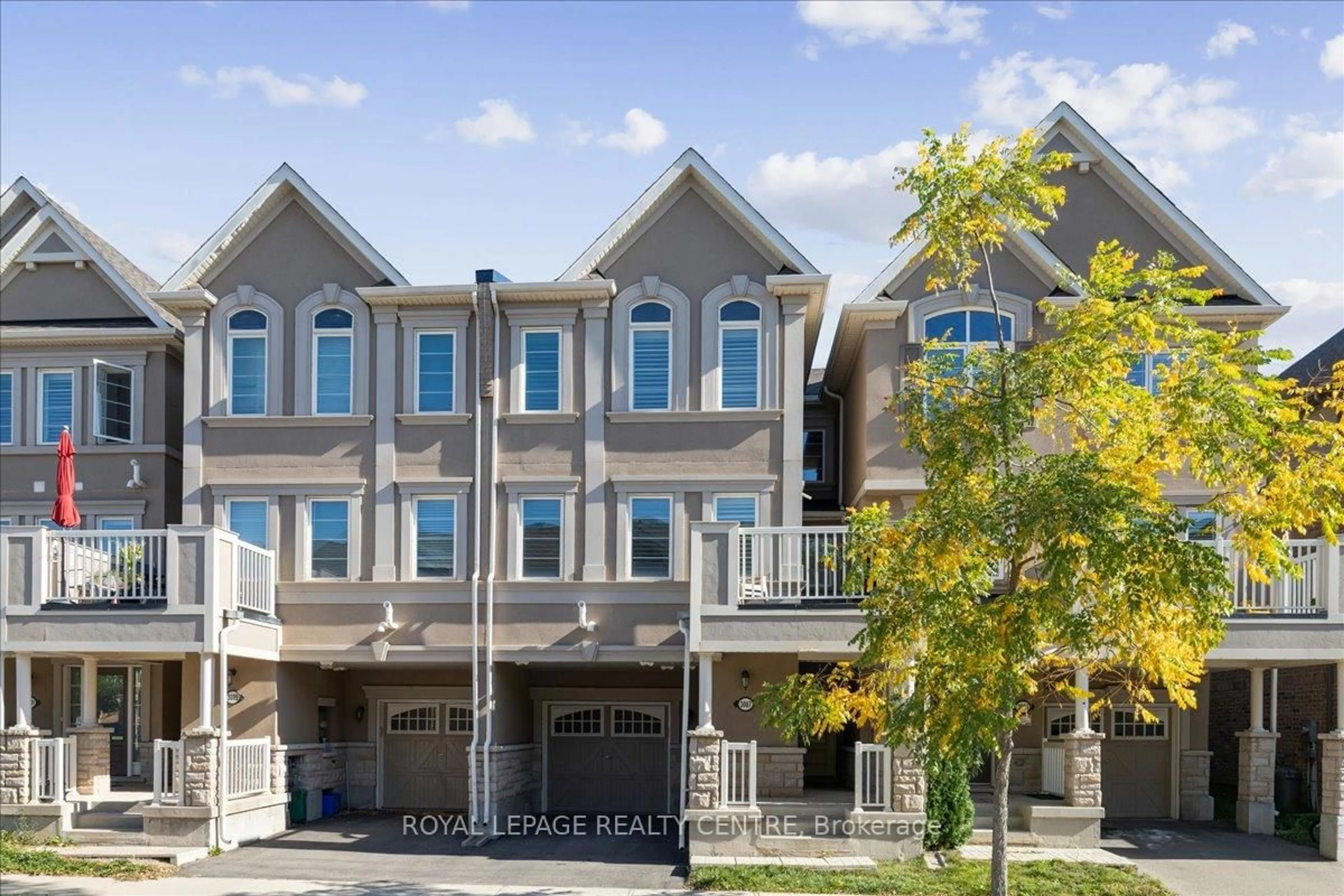Home with vinyl exterior material, unknown for 3087 Mistletoe Gdns, Oakville Ontario L6M 0Y7