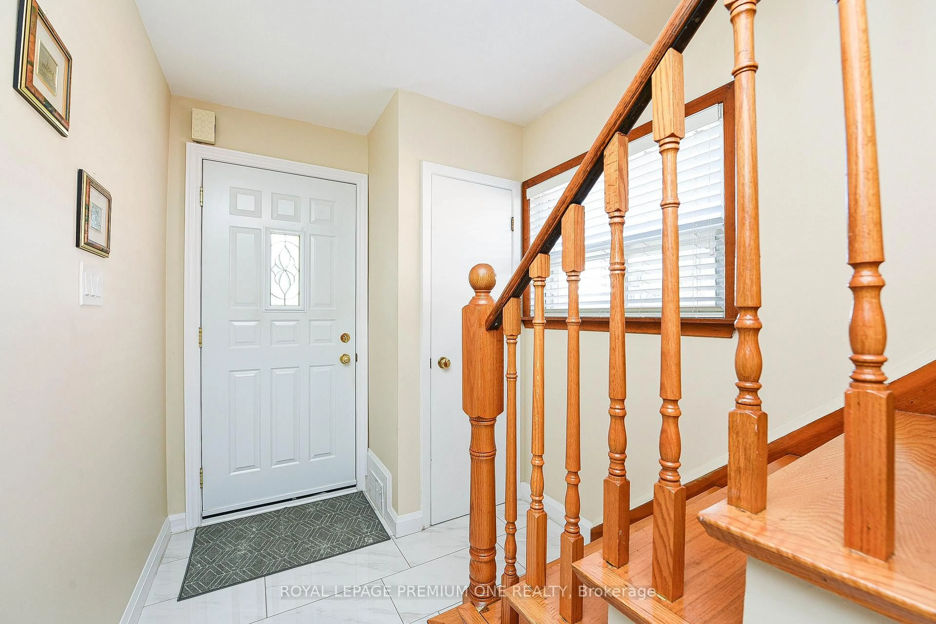 Indoor entryway for 63 Haverson Blvd, Toronto Ontario M6M 3J8