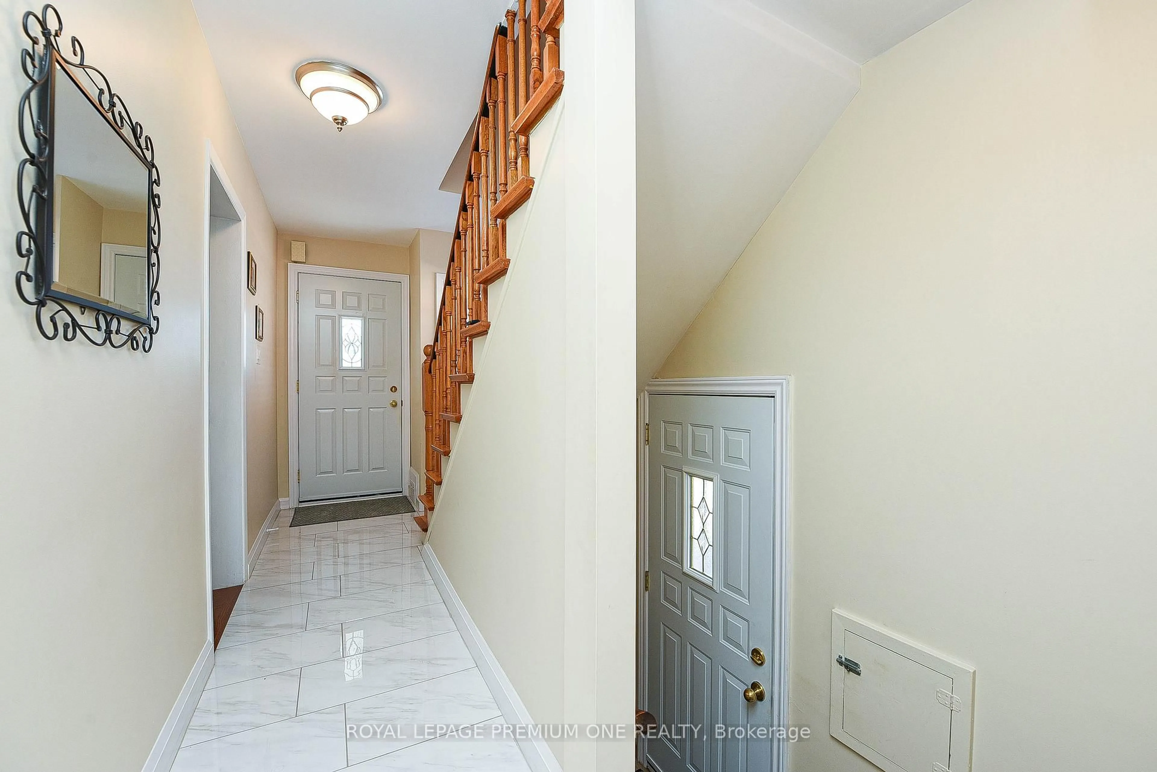 Indoor entryway for 63 Haverson Blvd, Toronto Ontario M6M 3J8