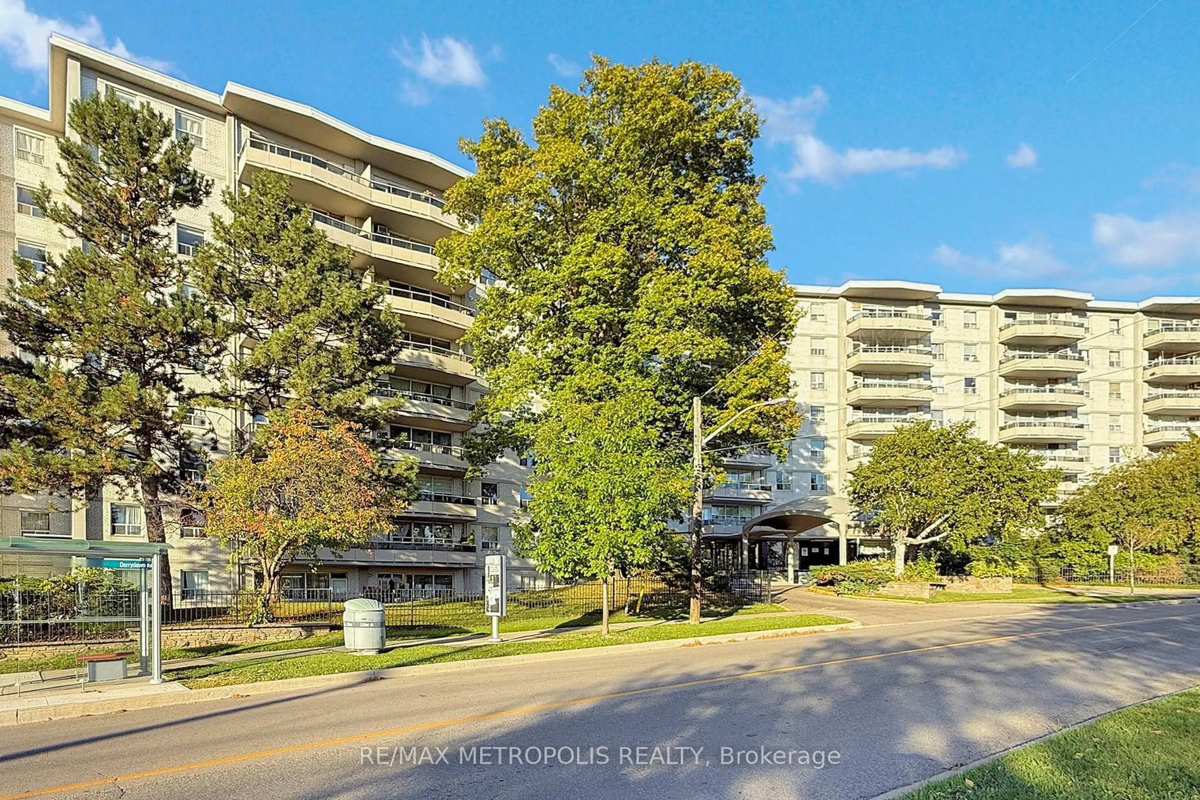 Patio, unknown for 80 Grandravine Dr #809, Toronto Ontario M3J 1B2