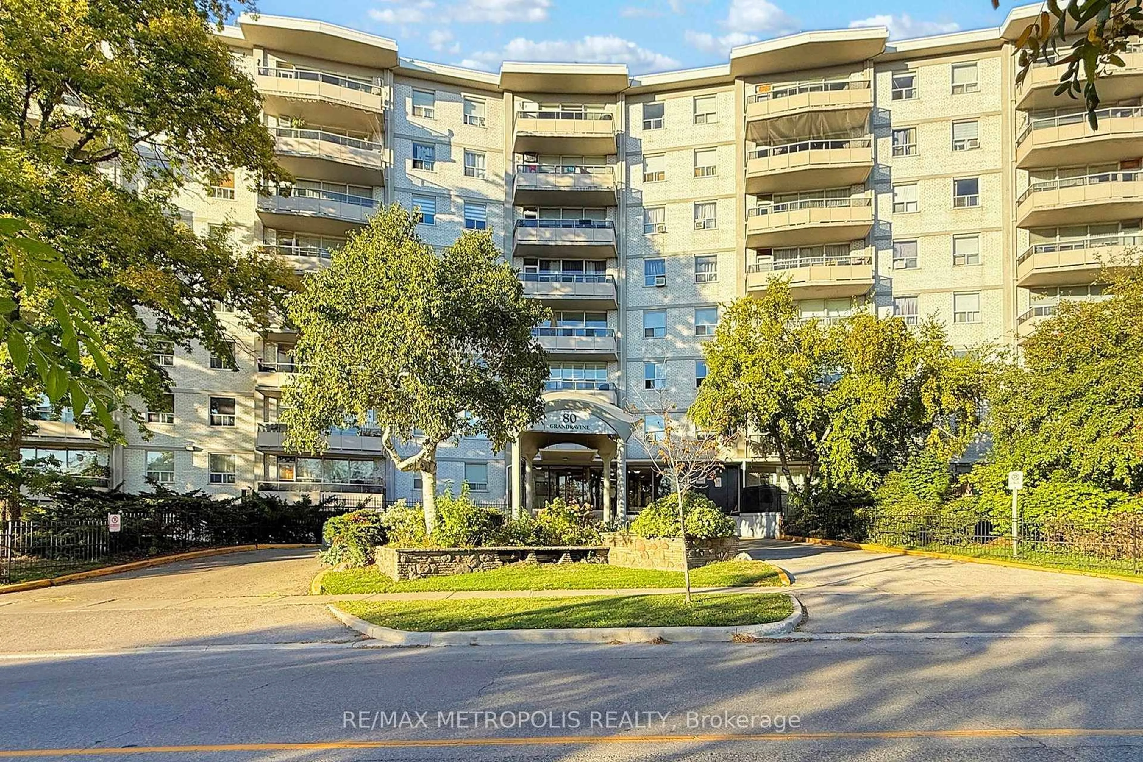 A pic from outside/outdoor area/front of a property/back of a property/a pic from drone, unknown for 80 Grandravine Dr #809, Toronto Ontario M3J 1B2