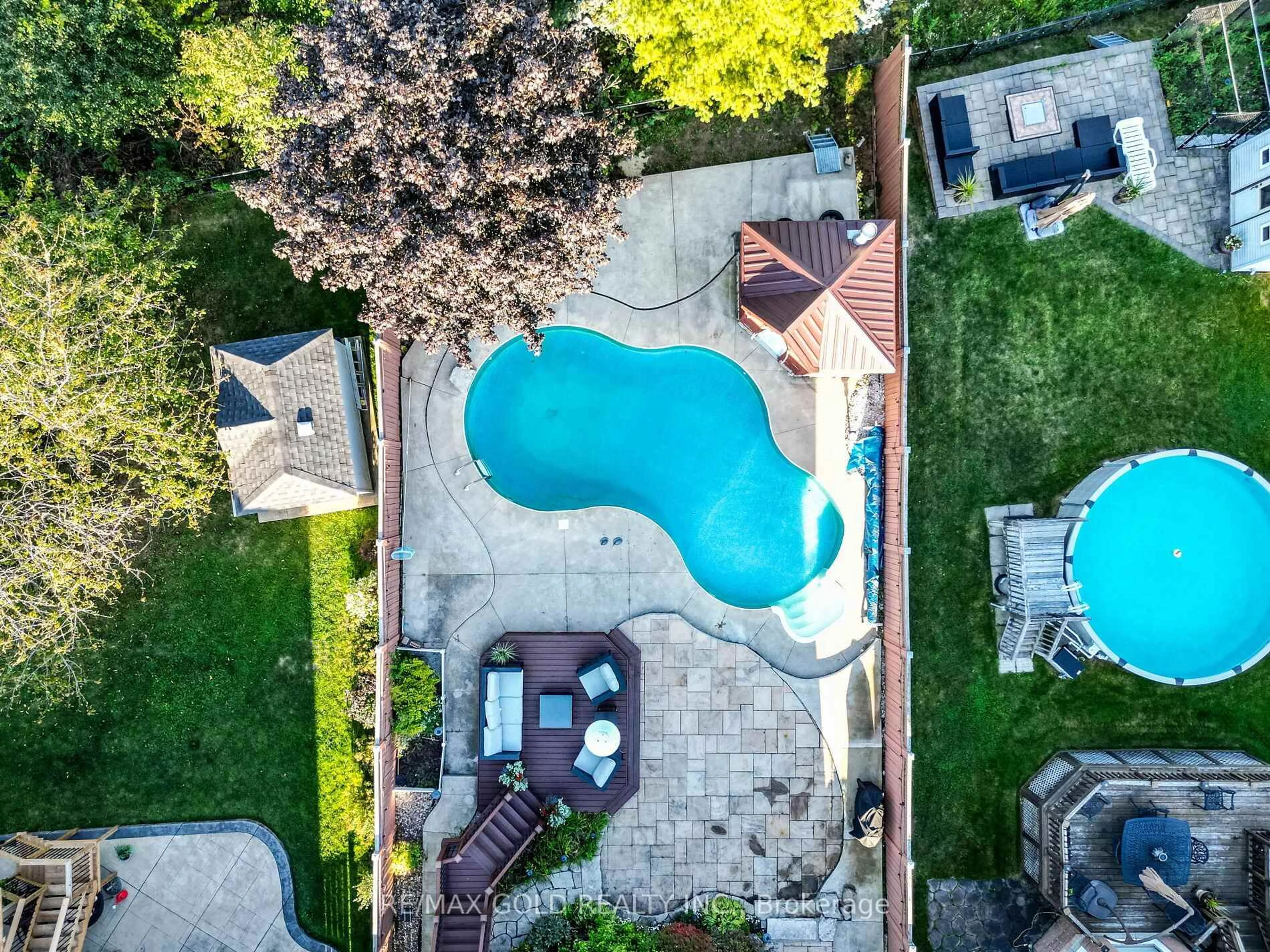 A pic from outside/outdoor area/front of a property/back of a property/a pic from drone, street for 74 Porchlight Rd, Brampton Ontario L6X 4S1