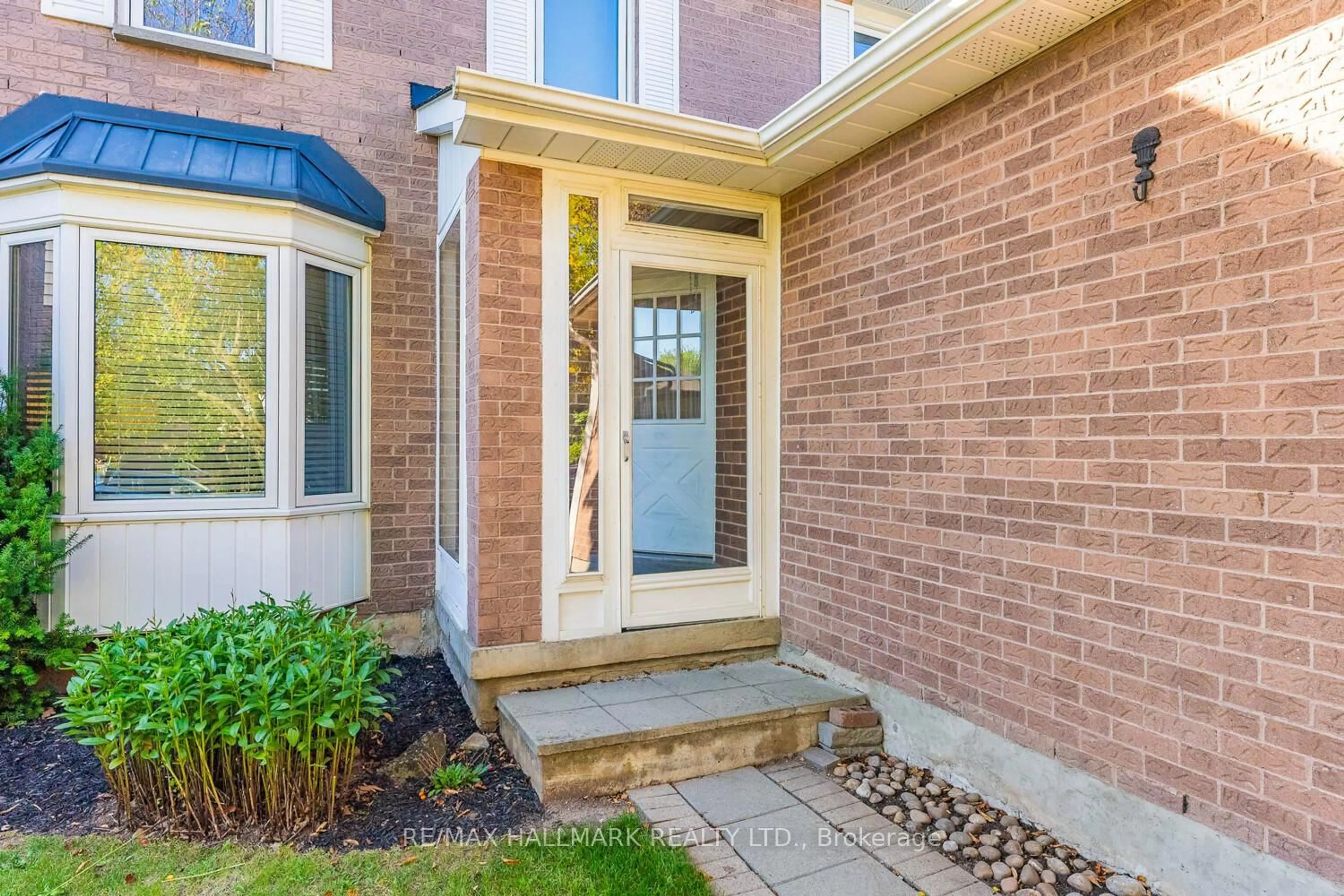 Indoor entryway for 2143 Hunt Cres, Burlington Ontario L7M 2P2