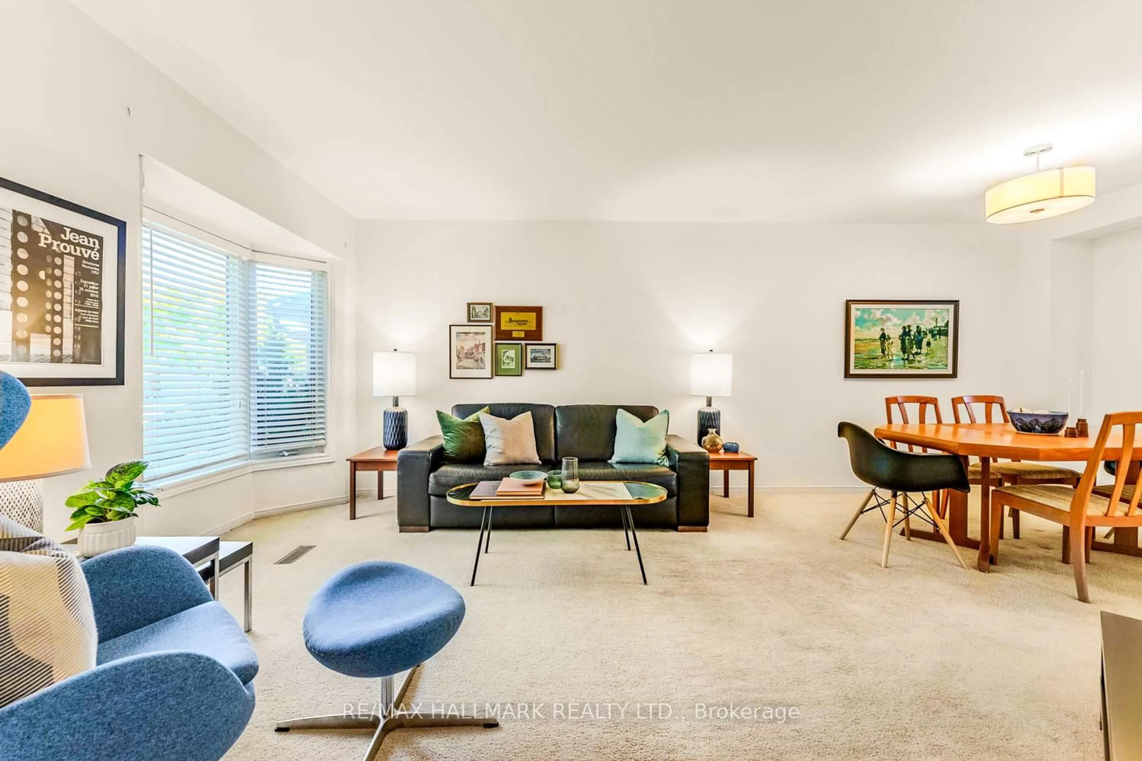 Living room with furniture, unknown for 2143 Hunt Cres, Burlington Ontario L7M 2P2