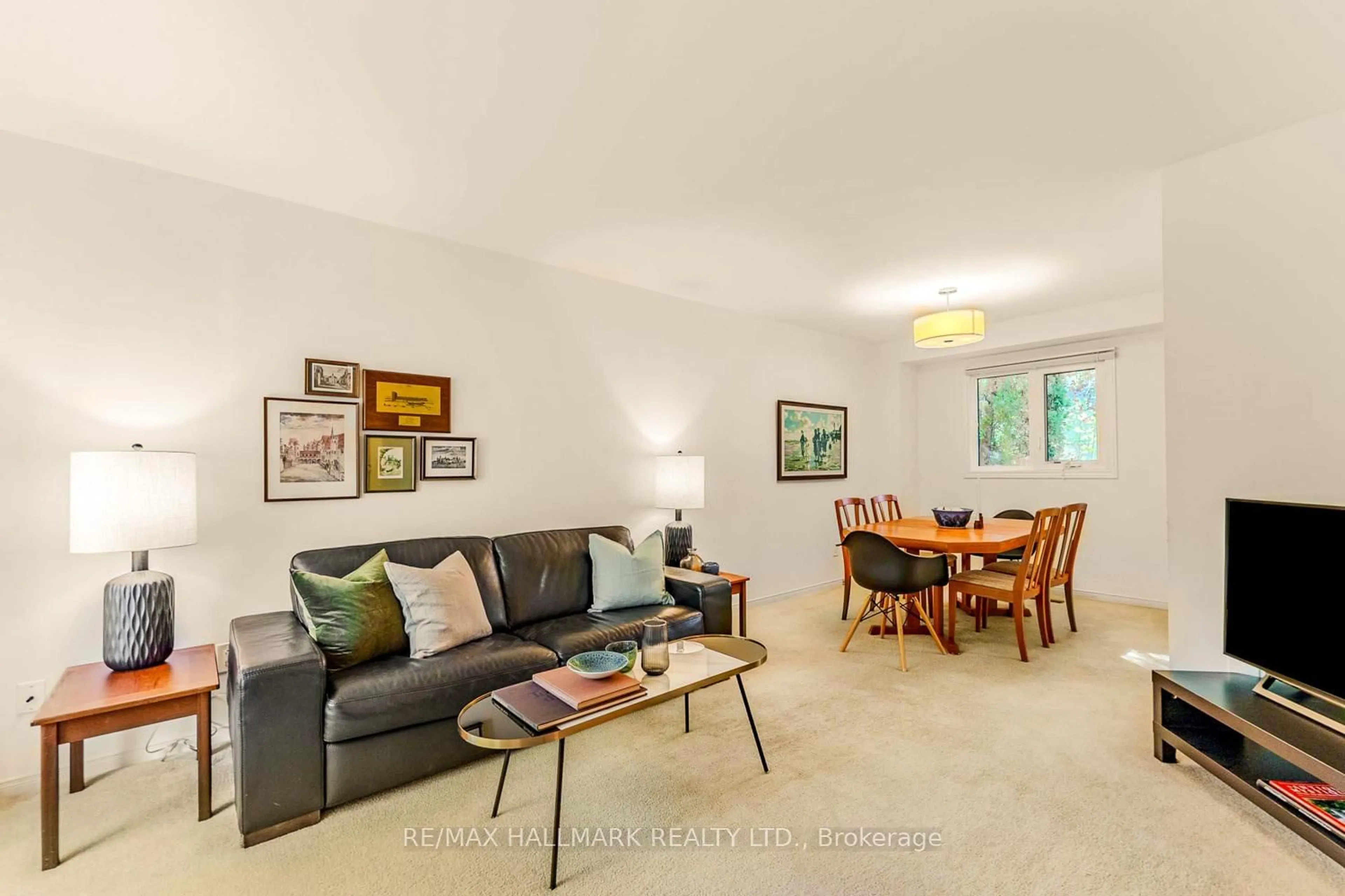 Living room with furniture, unknown for 2143 Hunt Cres, Burlington Ontario L7M 2P2