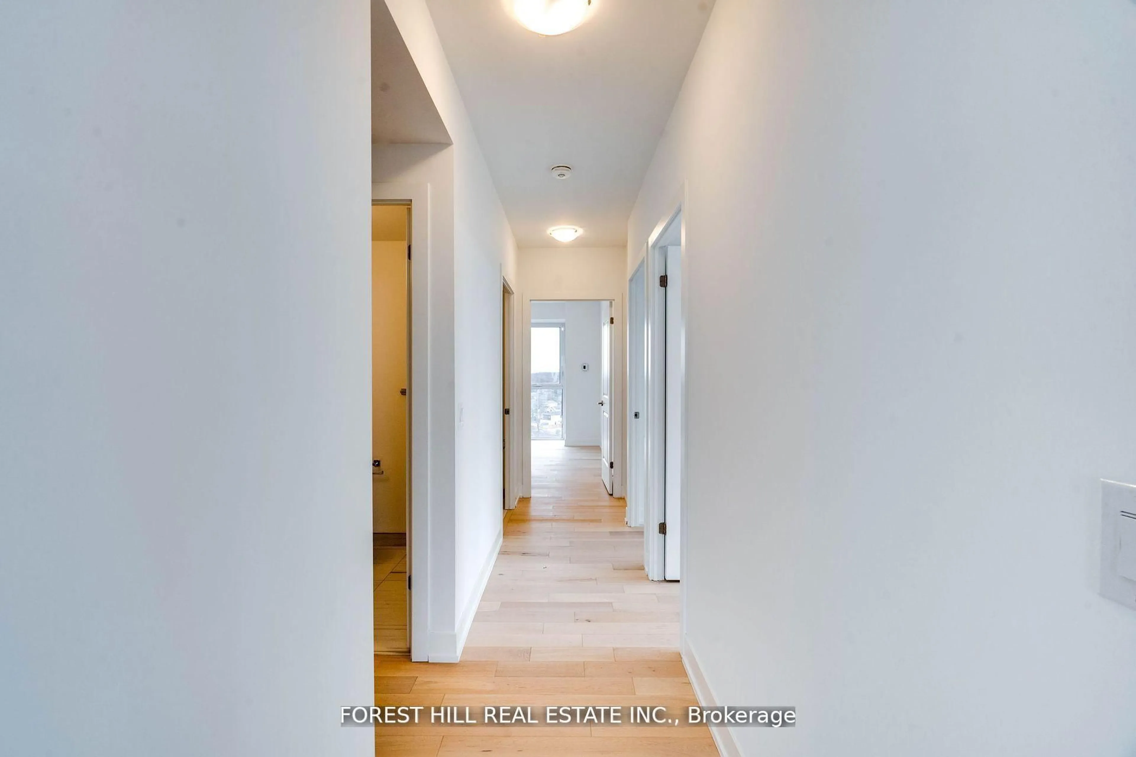 Indoor foyer for 1063 Douglas Mccurdy Comm Circ #1002, Mississauga Ontario L5G 0C5