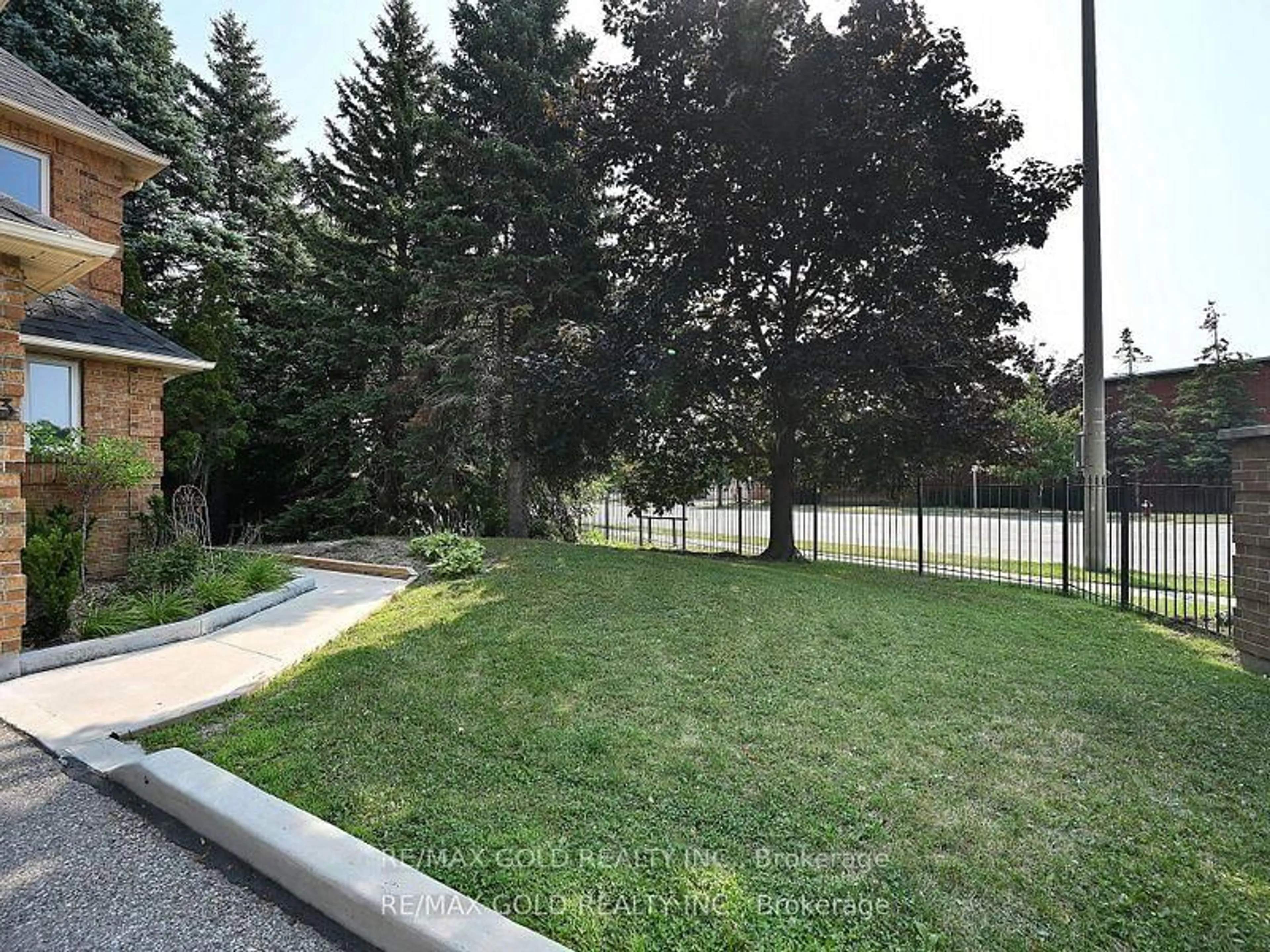 Patio, unknown for 99 Bristol Rd #153, Mississauga Ontario L4Z 3P4