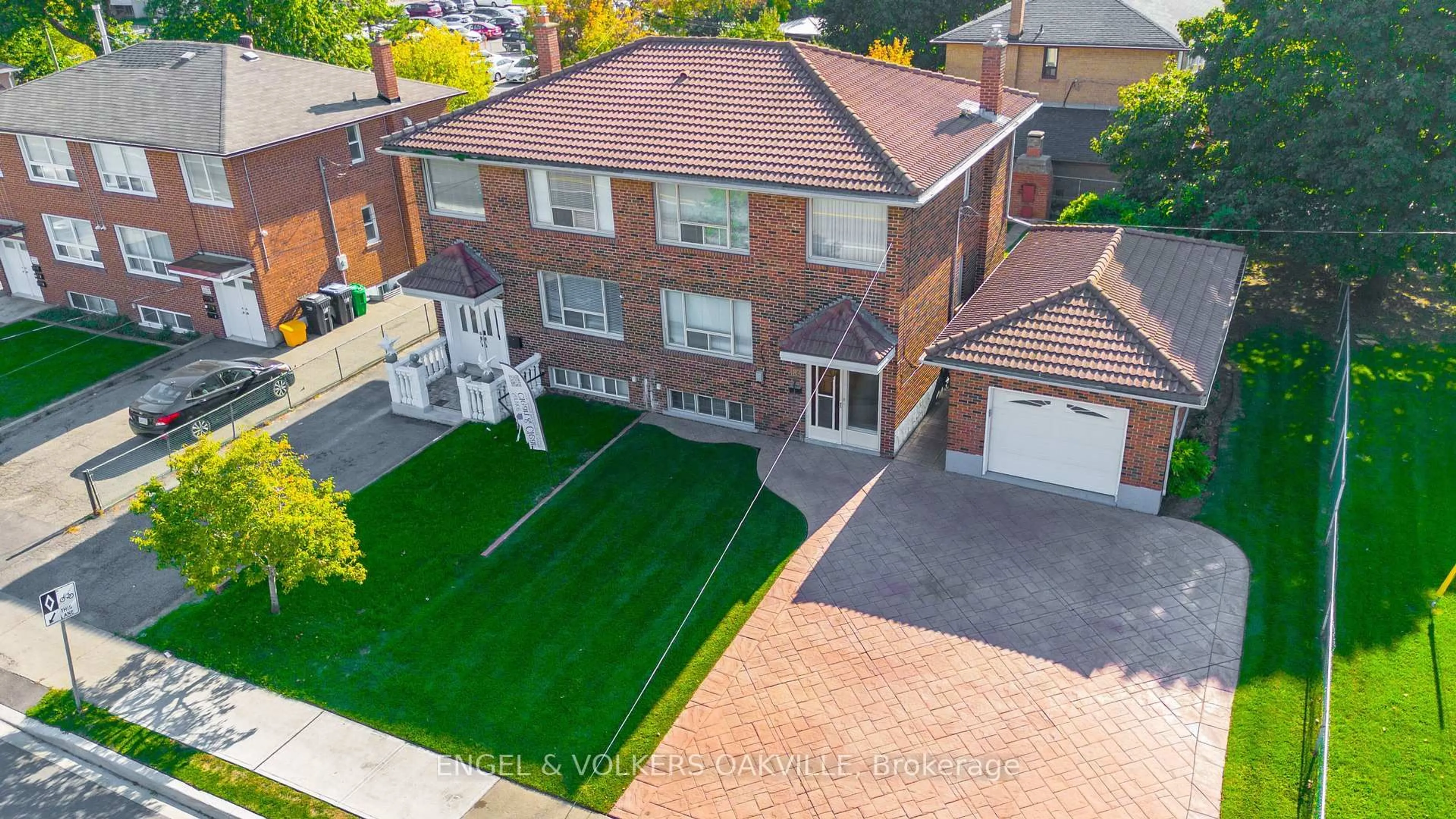 A pic from outside/outdoor area/front of a property/back of a property/a pic from drone, street for 183 vodden St, Brampton Ontario L6V 1M9