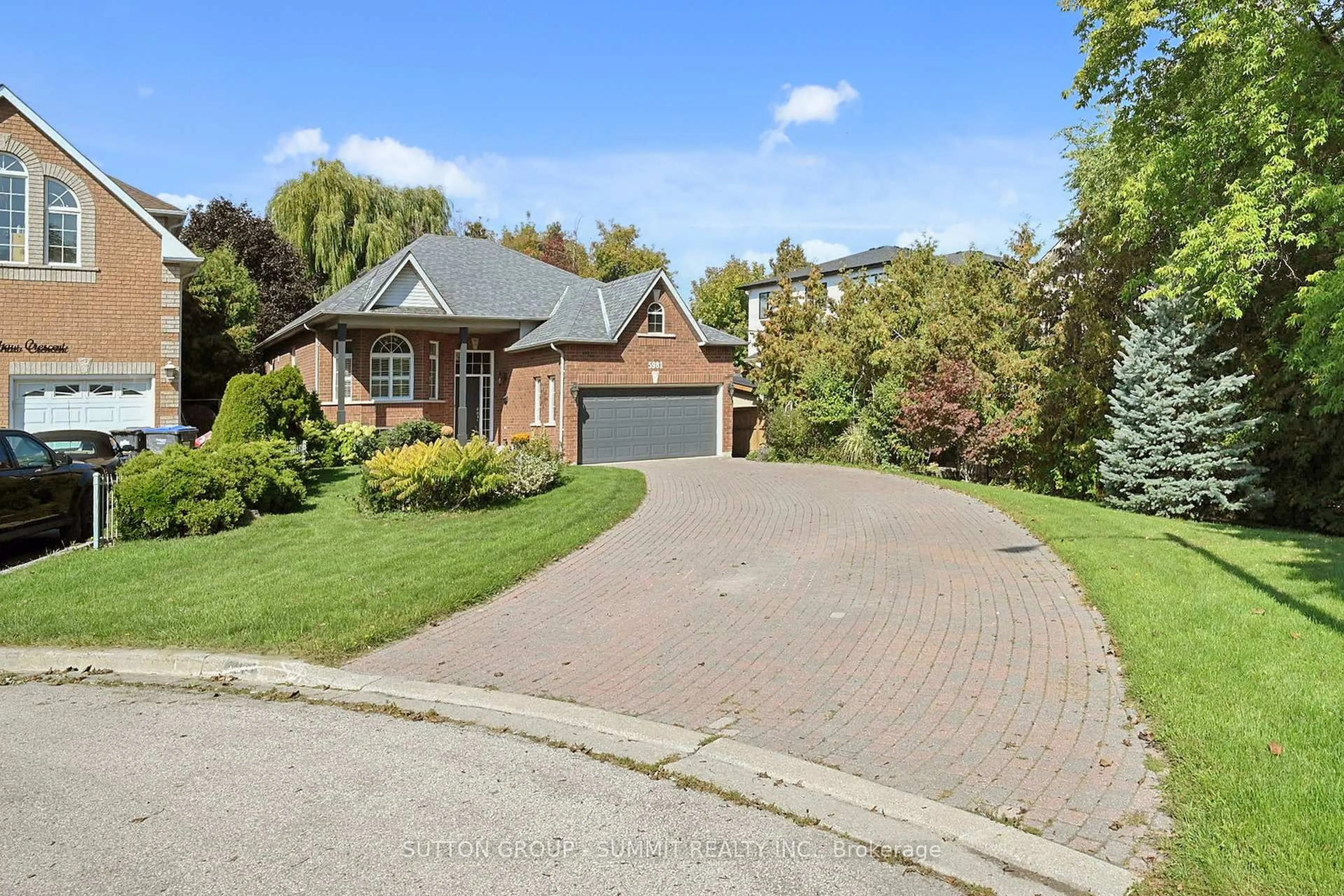 Home with brick exterior material, street for 5981 RAYSHAW Cres, Mississauga Ontario L5M 2P1