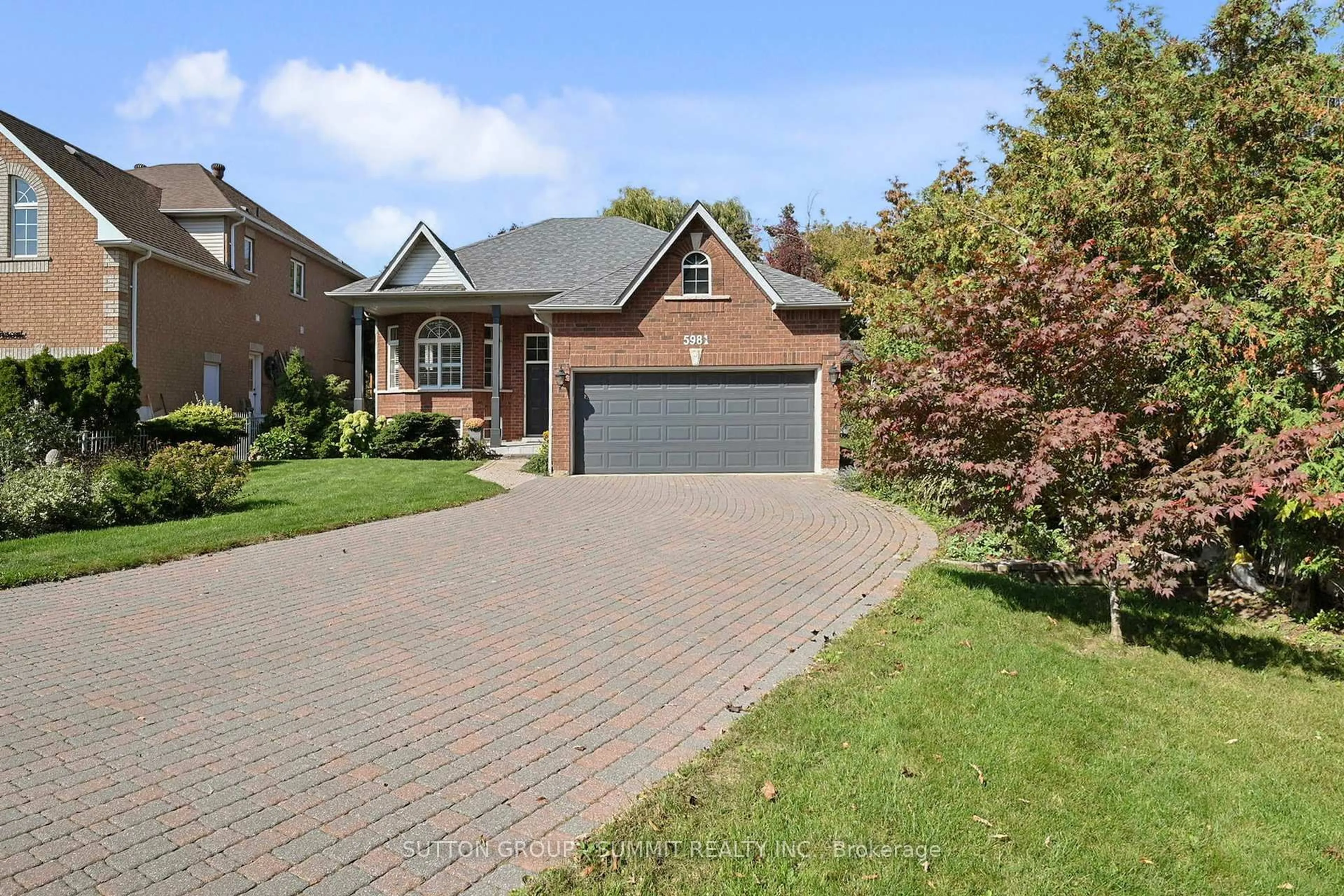 Home with brick exterior material, street for 5981 RAYSHAW Cres, Mississauga Ontario L5M 2P1