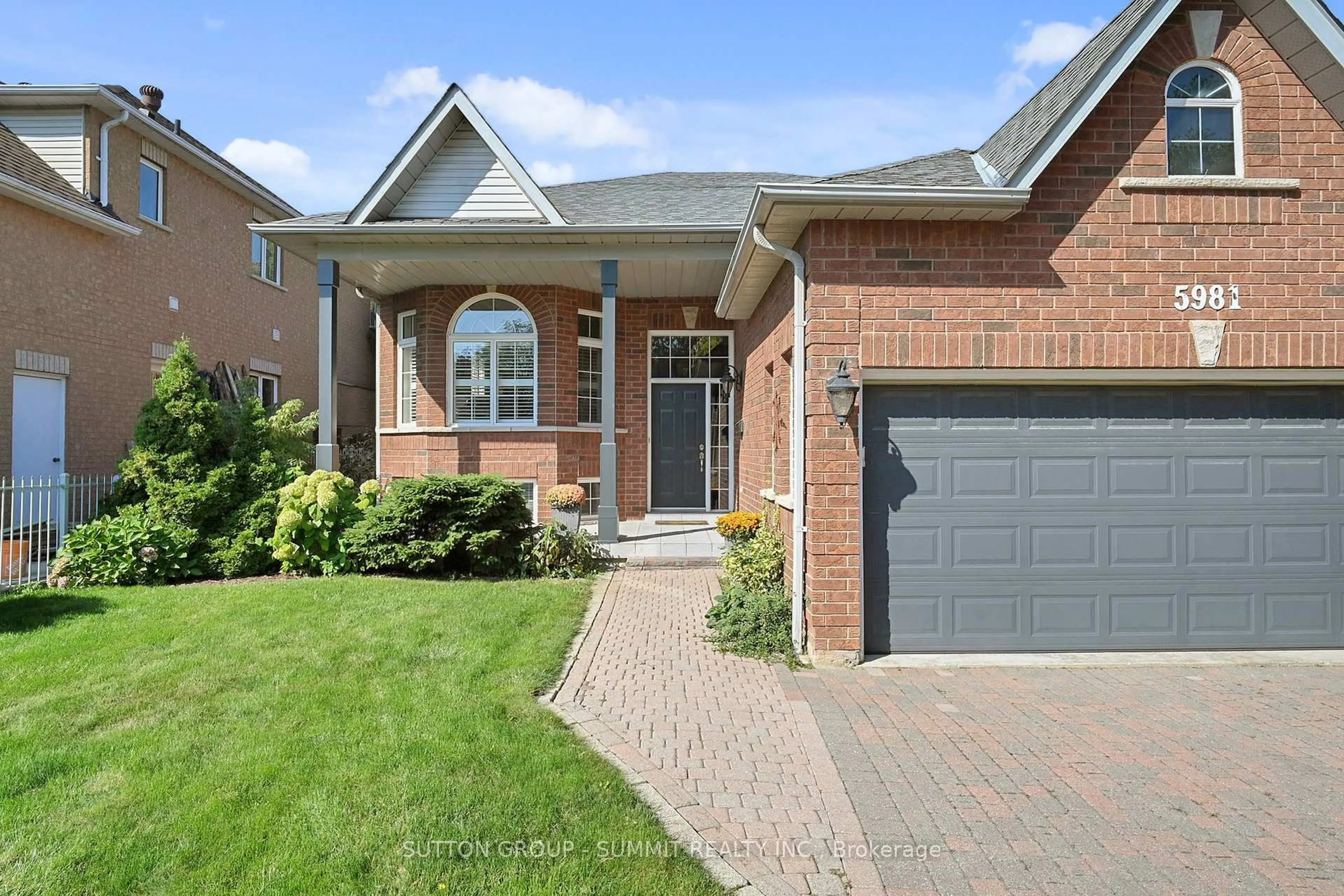 Home with brick exterior material, street for 5981 RAYSHAW Cres, Mississauga Ontario L5M 2P1