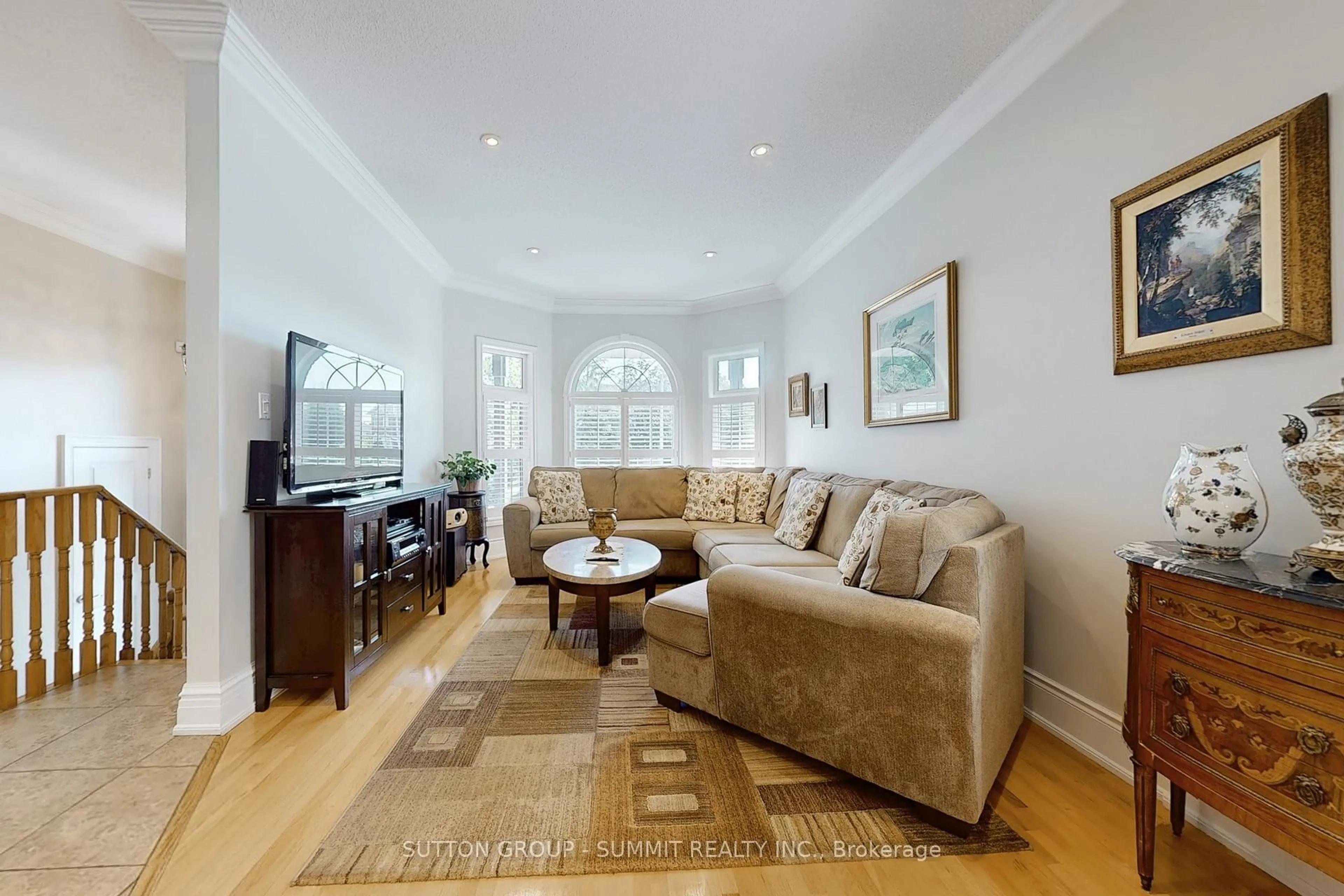 Living room with furniture, unknown for 5981 RAYSHAW Cres, Mississauga Ontario L5M 2P1