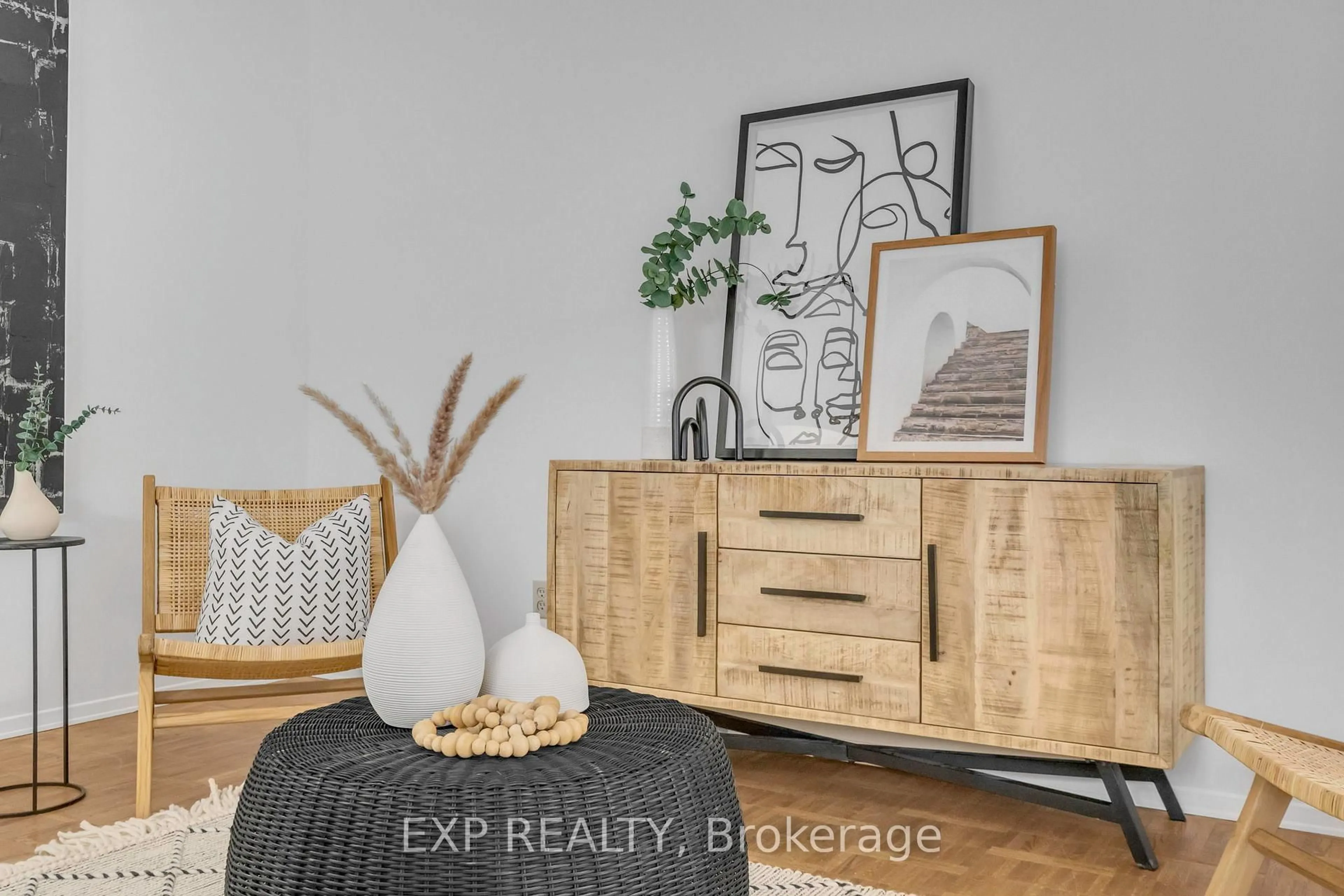 Unknown for 3700 Kaneff Cres #406, Mississauga Ontario L5A 4B8