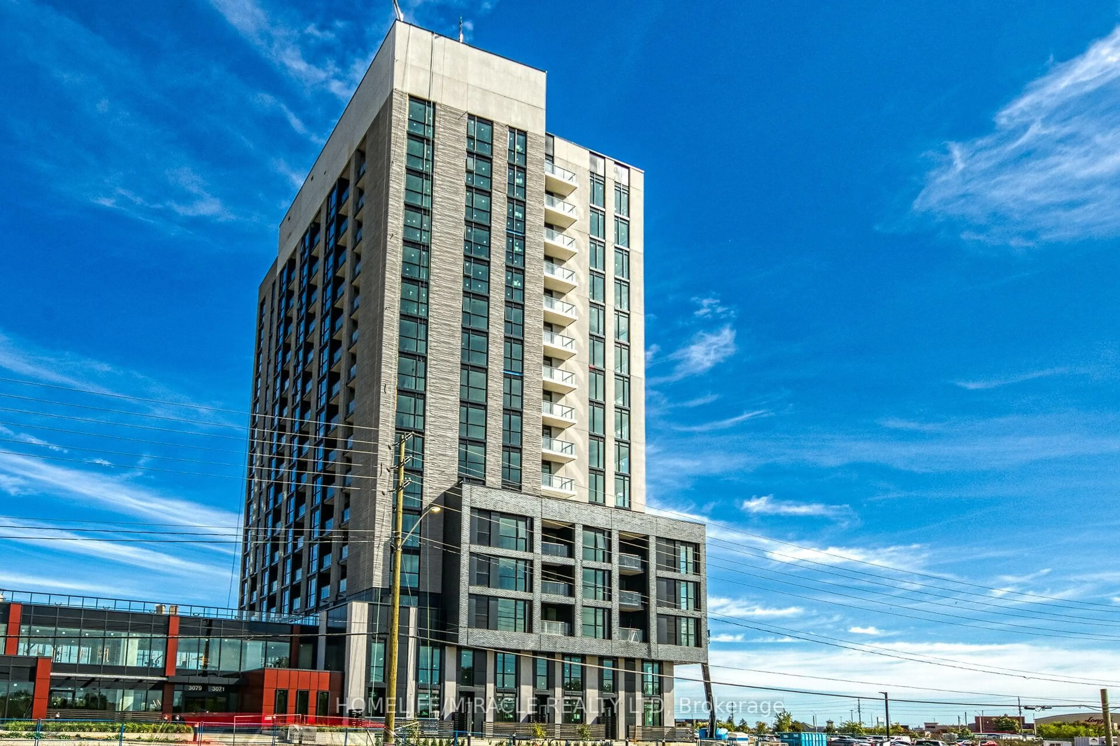 Indoor foyer for 3079 Trafalgar Rd #1705, Oakville Ontario L6H 8C5