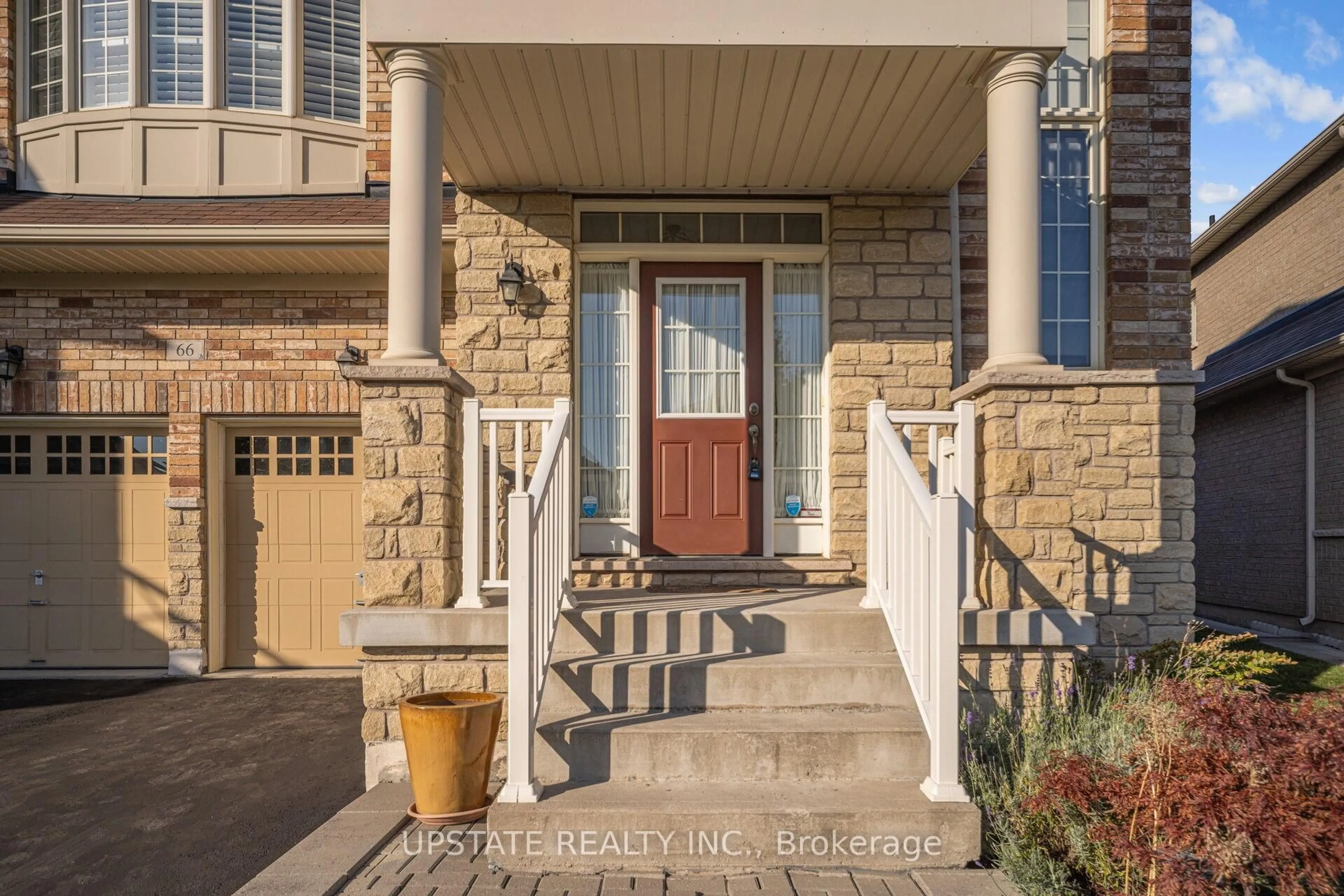 Indoor entryway for 66 GEORGE ROBINSON Dr, Brampton Ontario L6Y 1P2