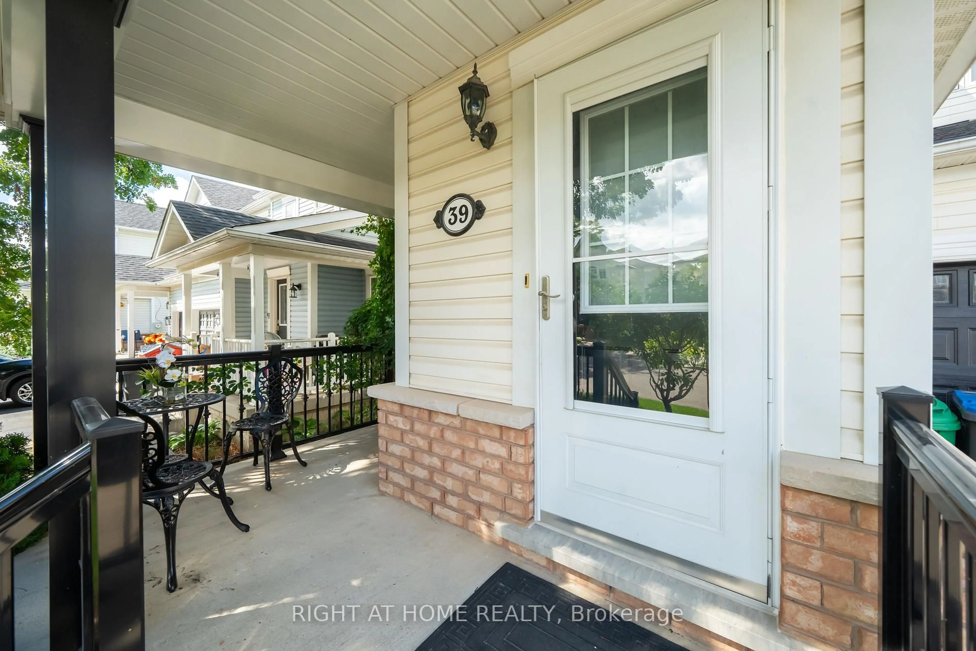 Indoor entryway for 39 Viceroy Cres, Brampton Ontario L7A 1V7